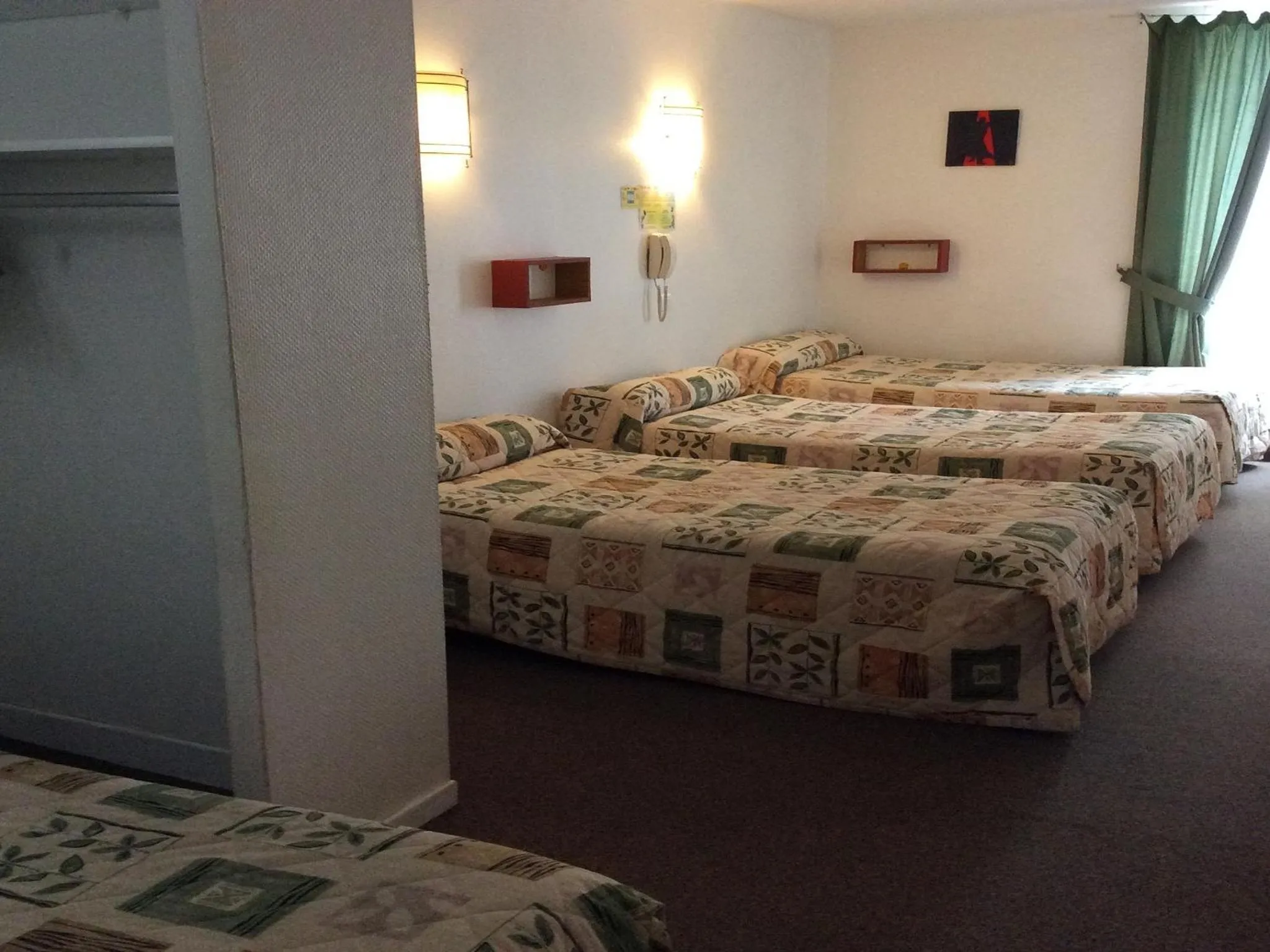 Photo of the whole room in Hôtel La Fontaine