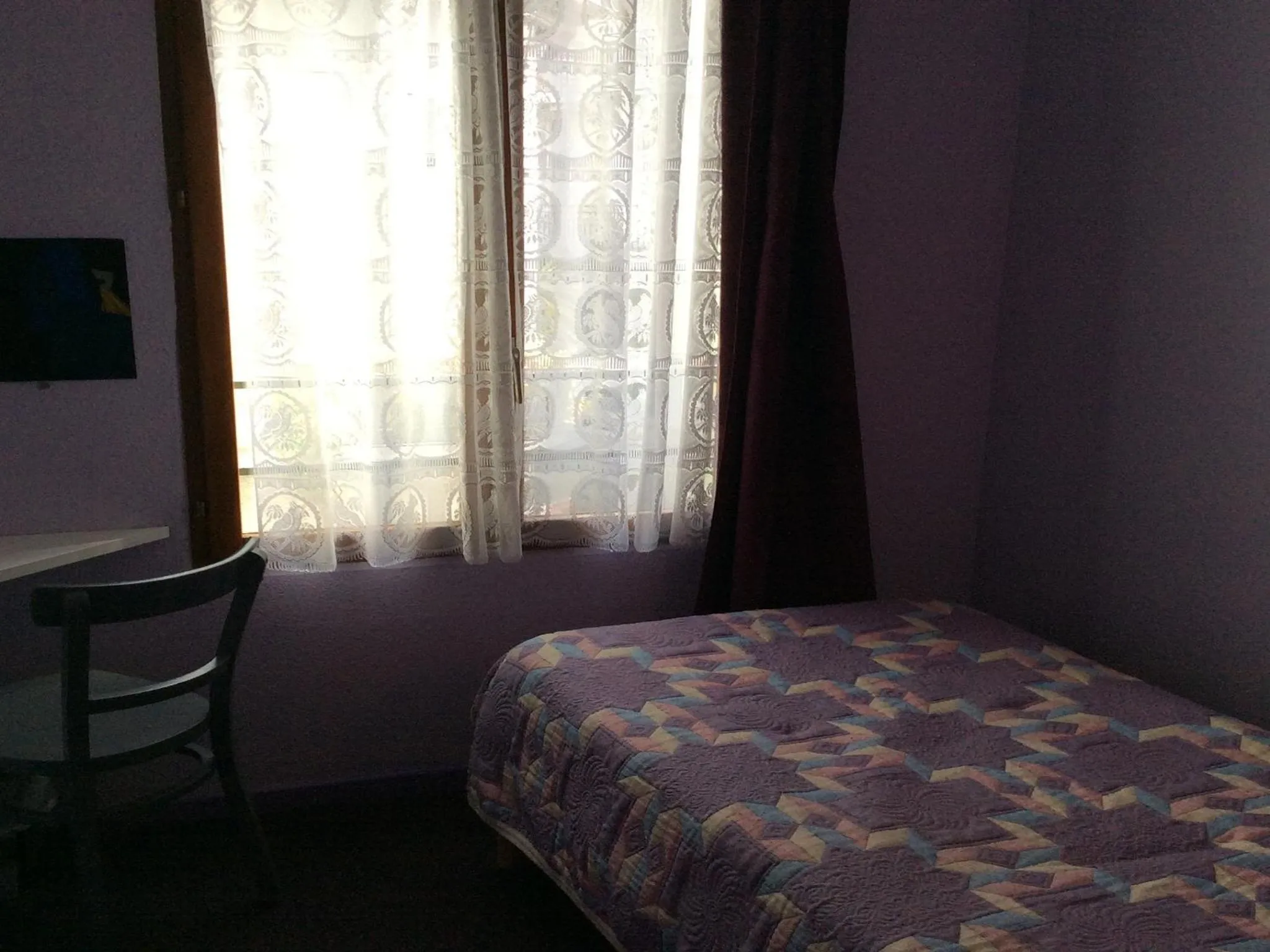 Bed in Hôtel La Fontaine