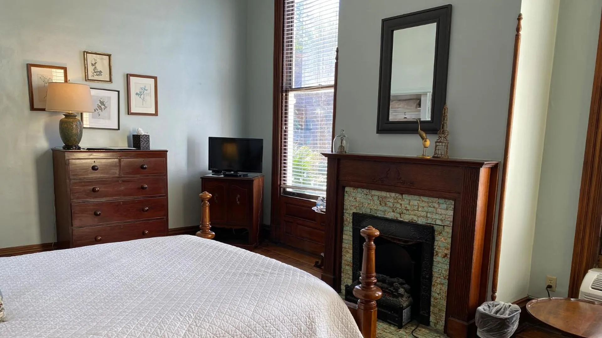 Bedroom, Bed in Forsyth Park Inn