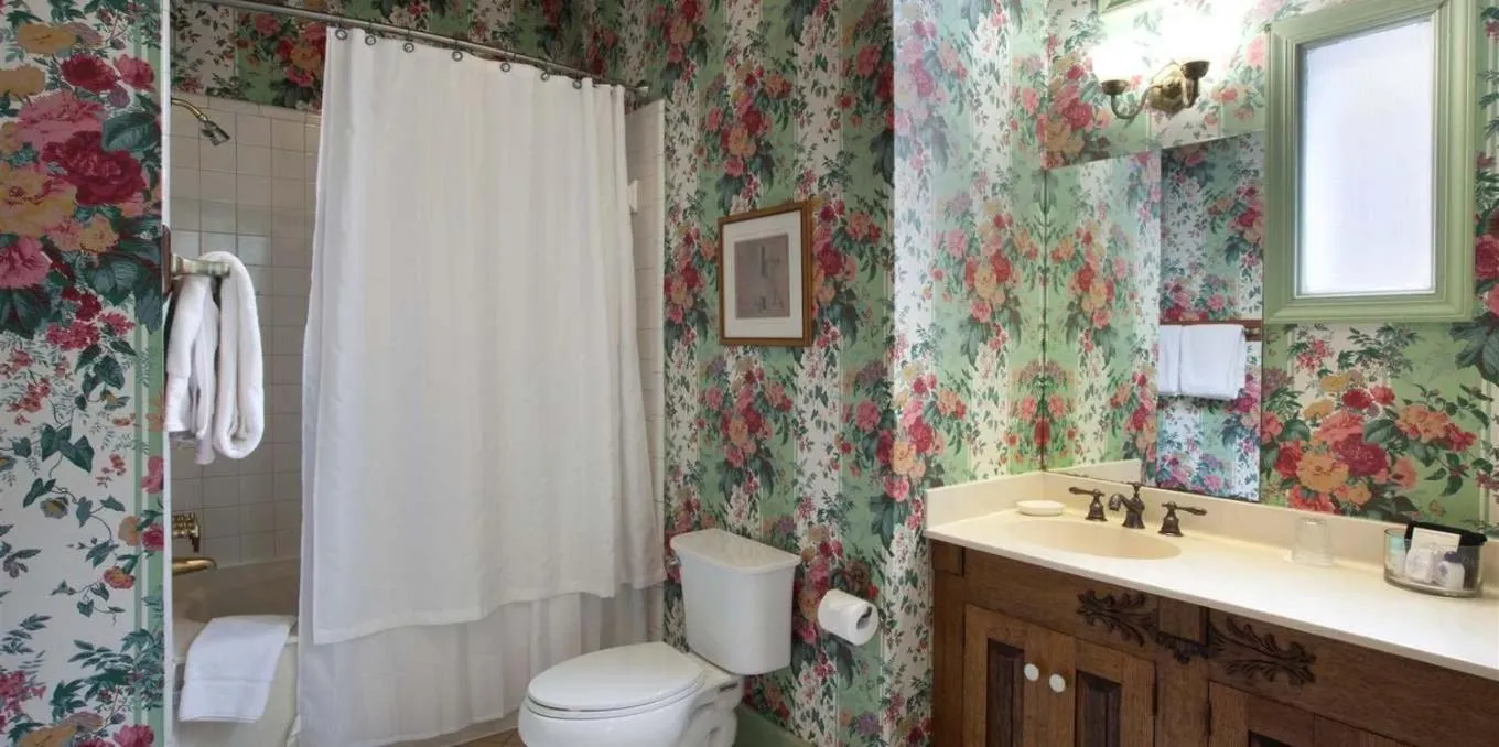 Bathroom in Forsyth Park Inn