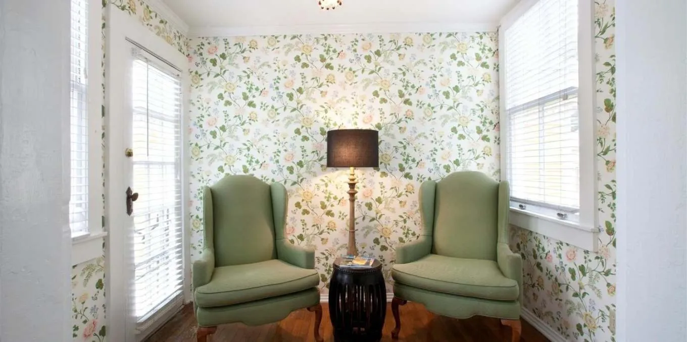 Seating area in Forsyth Park Inn
