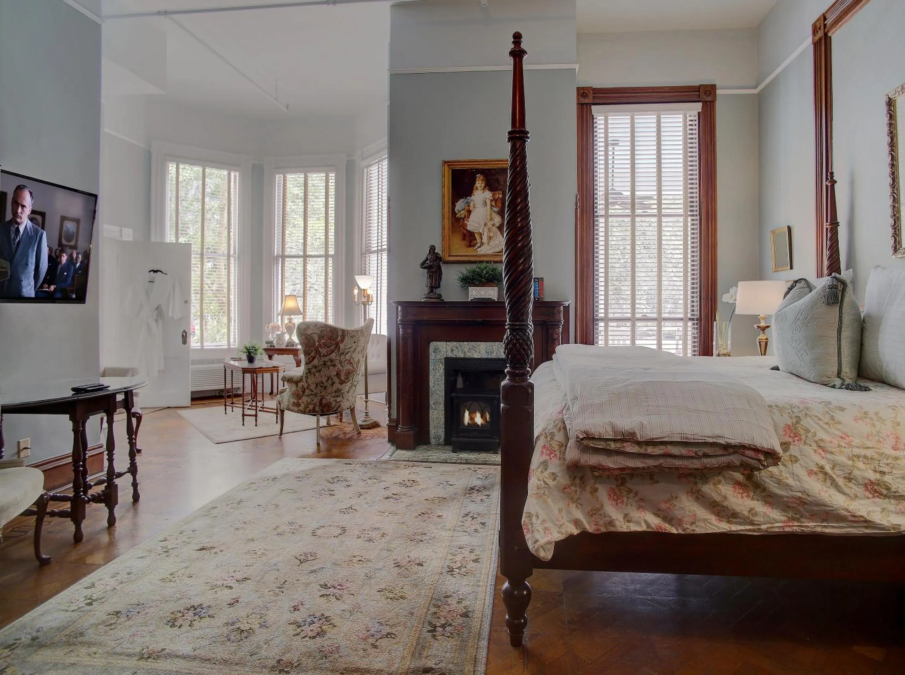 Bed in Forsyth Park Inn