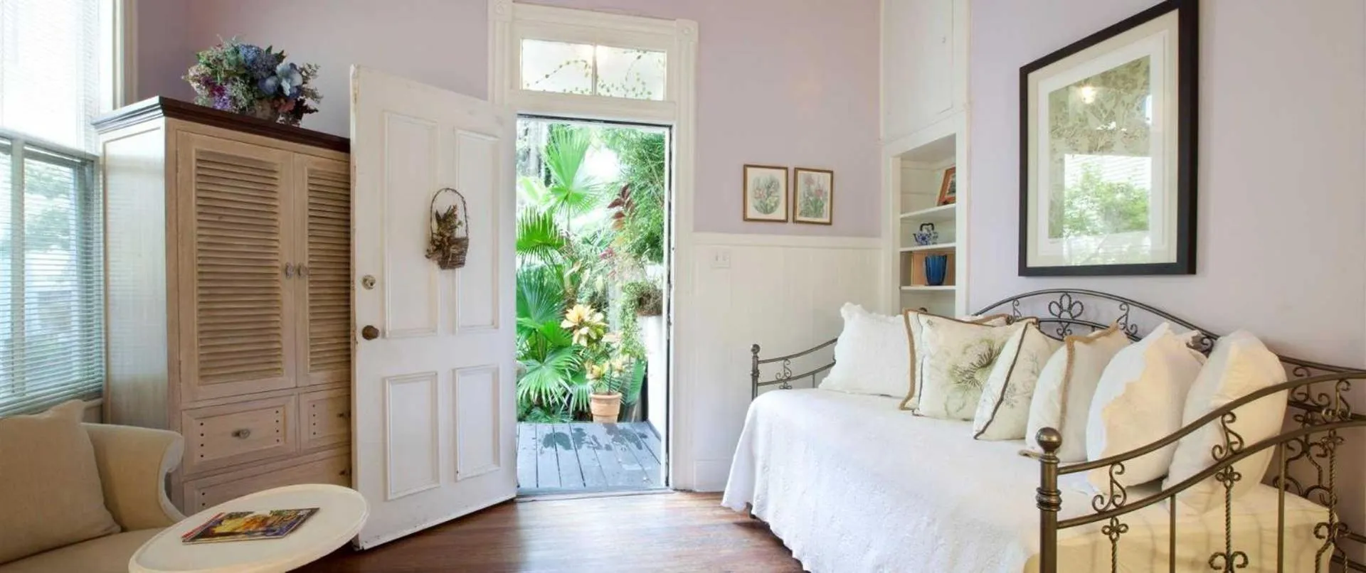 Property building in Forsyth Park Inn