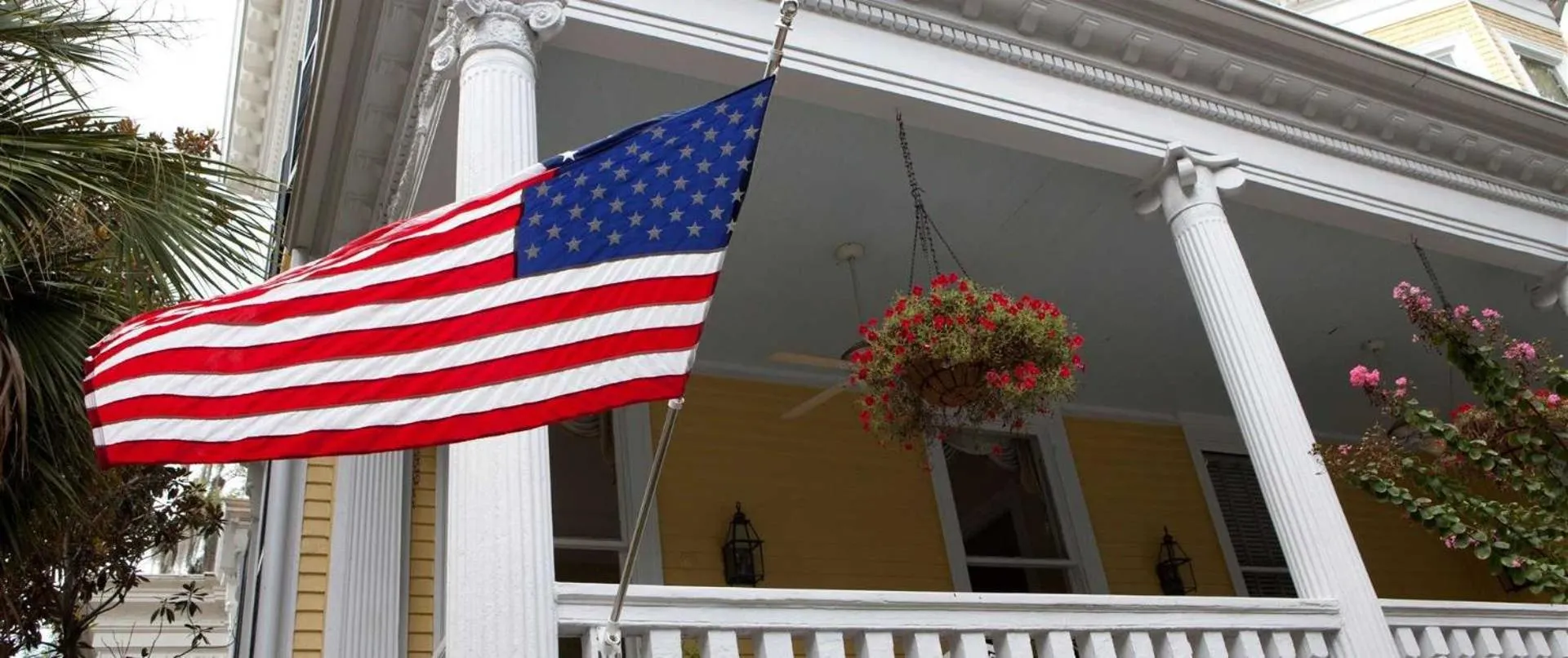 Property building in Forsyth Park Inn