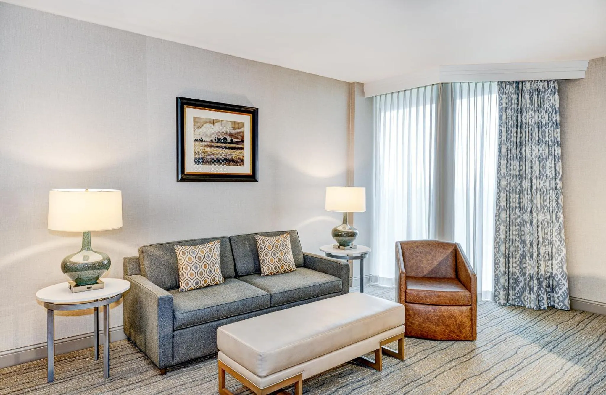 Living room in Hilton DFW Lakes Executive Conference Center