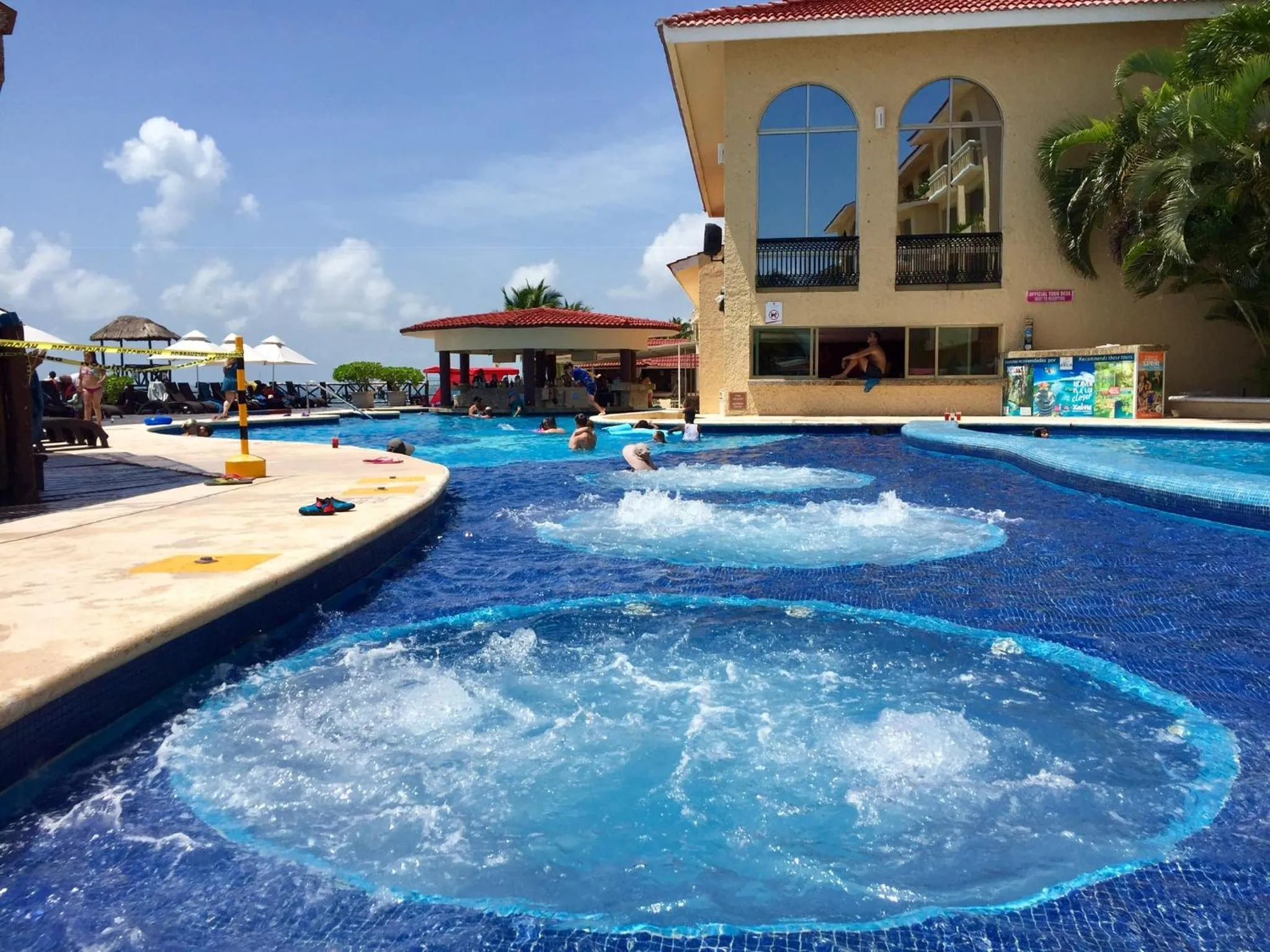 Hot Tub in Caribbean apartment