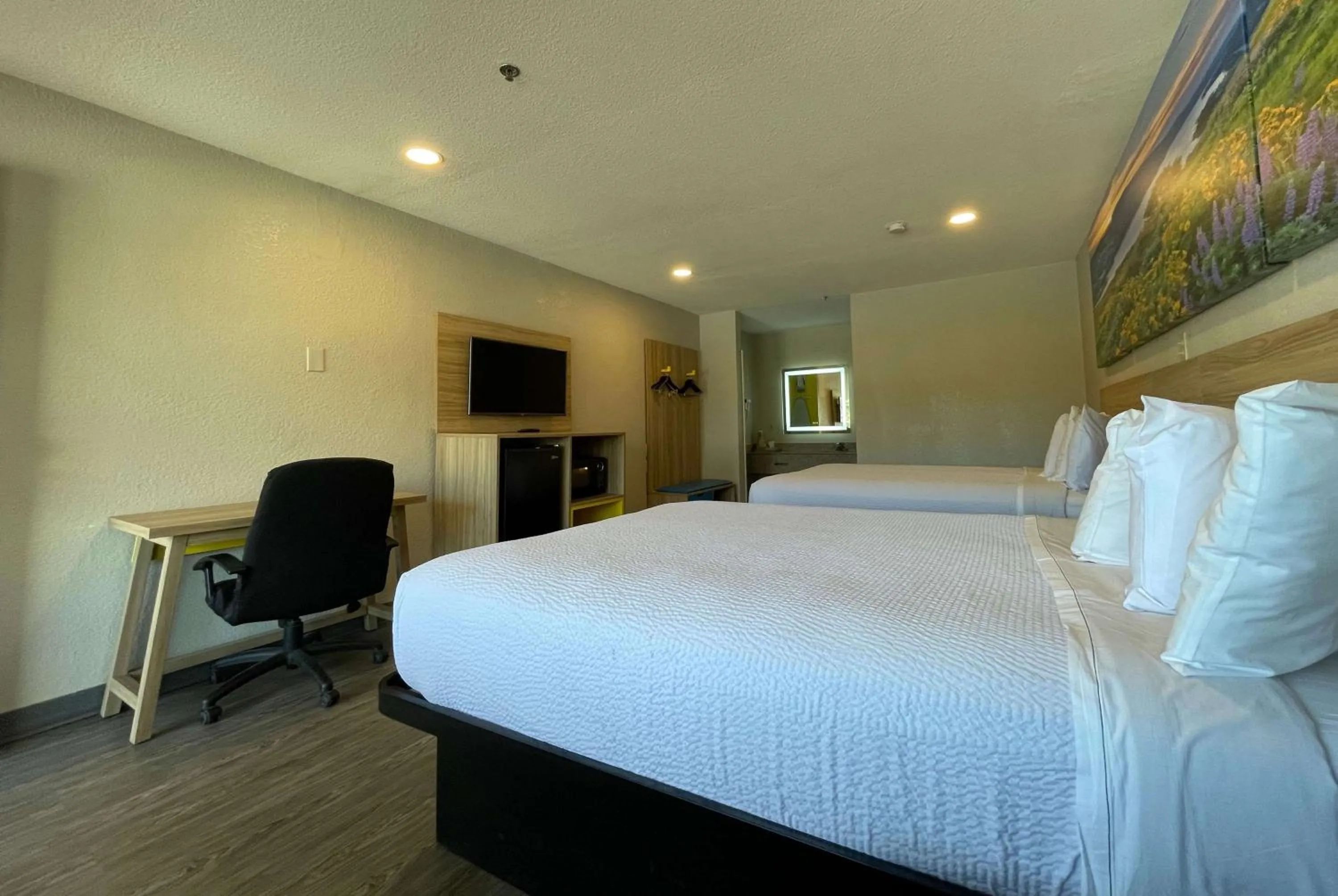 Photo of the whole room, Bed in Days Inn by Wyndham Near Seaworld San Antonio