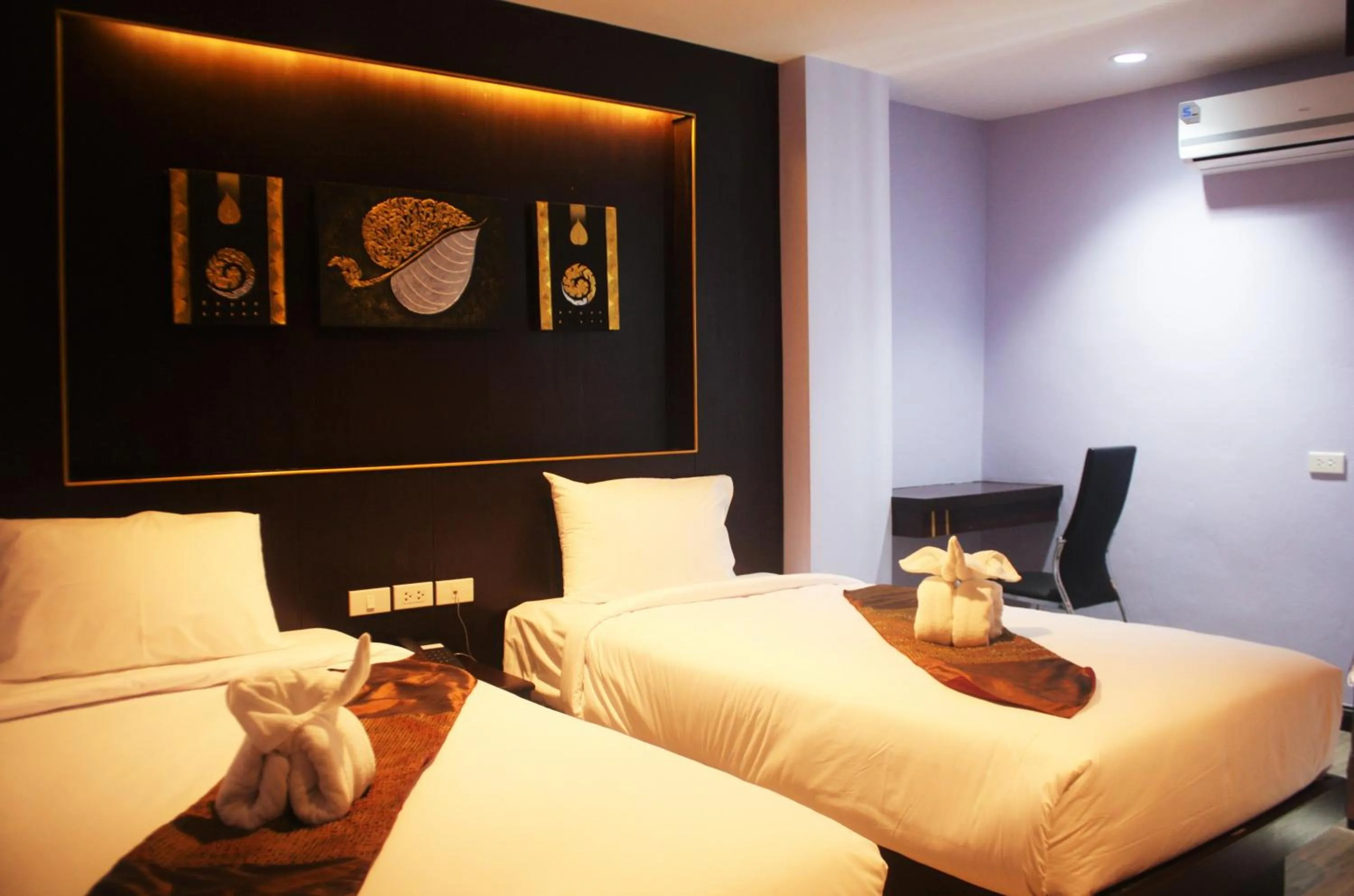 Photo of the whole room, Bed in Metro Hotel & Spa