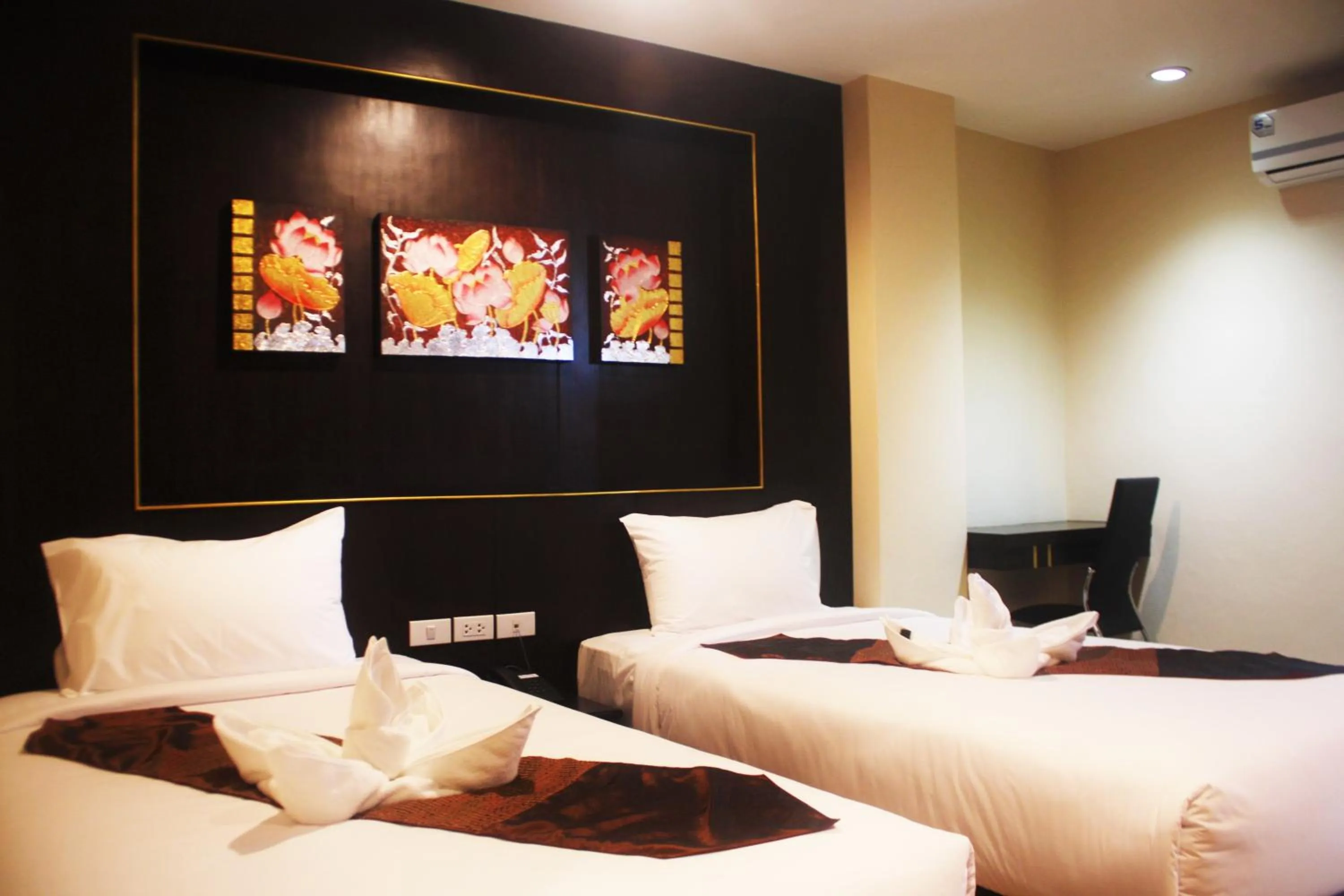 bunk bed, Bed in Metro Hotel & Spa