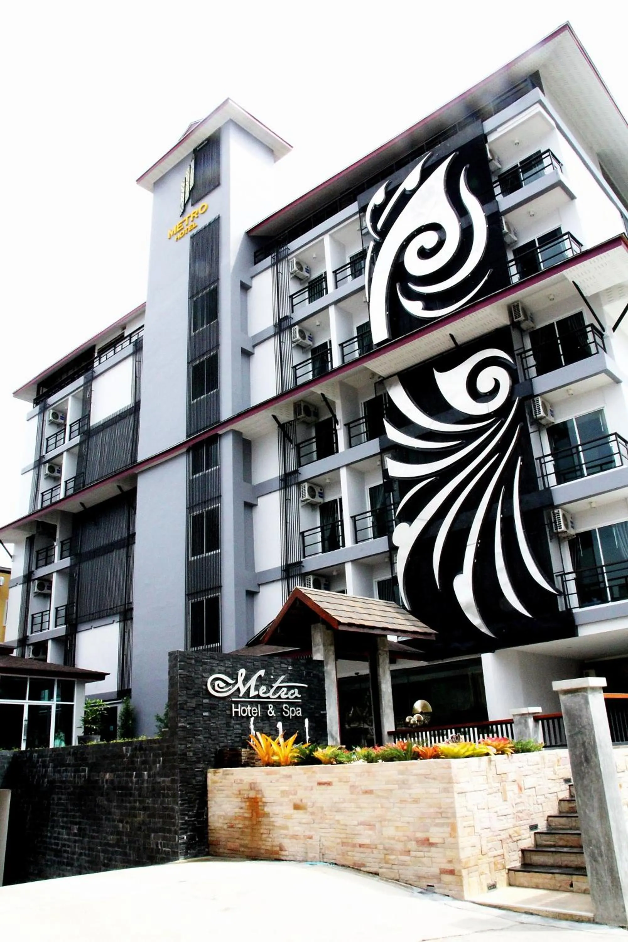 Facade/entrance in Metro Hotel & Spa