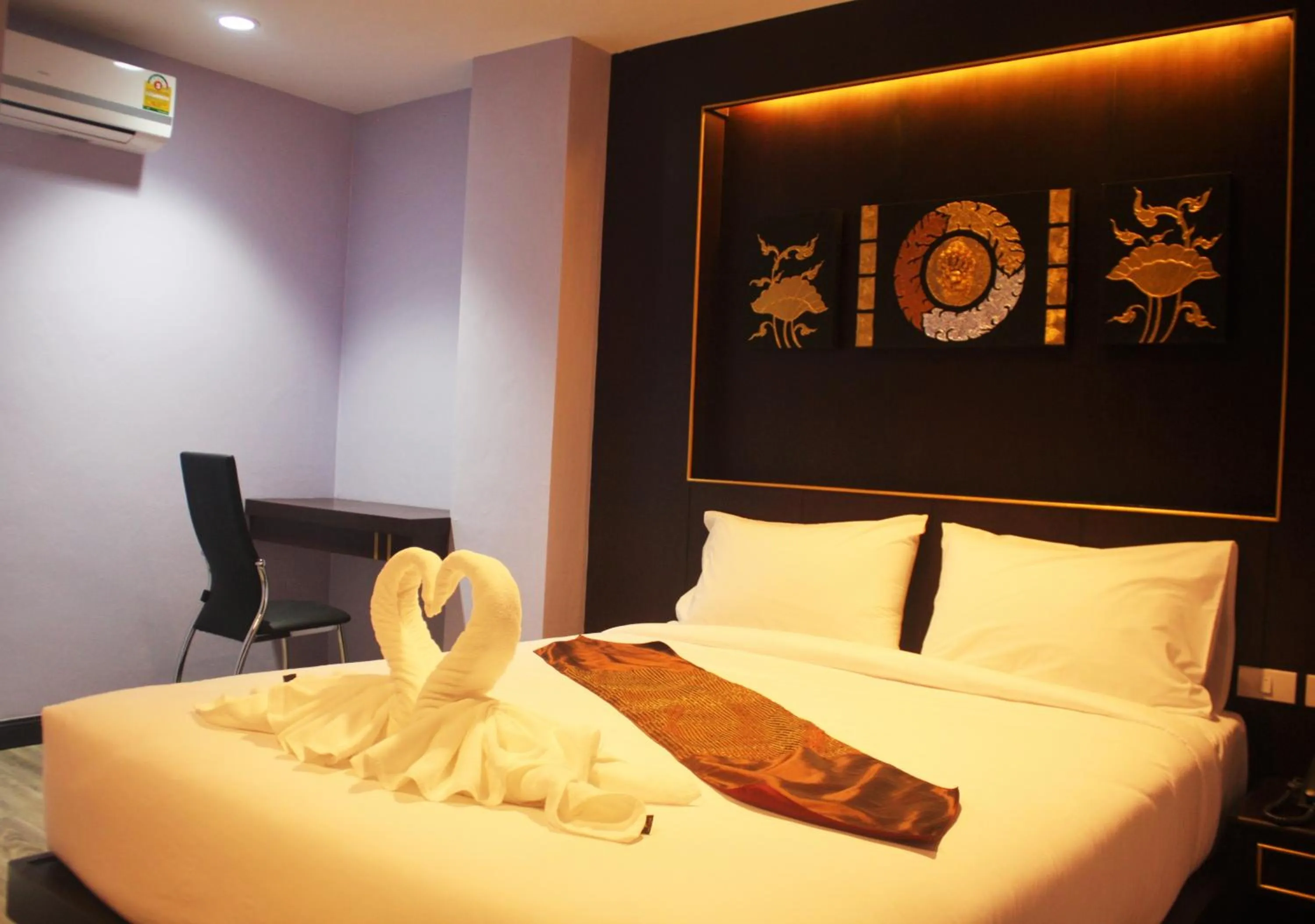 Photo of the whole room, Bed in Metro Hotel & Spa