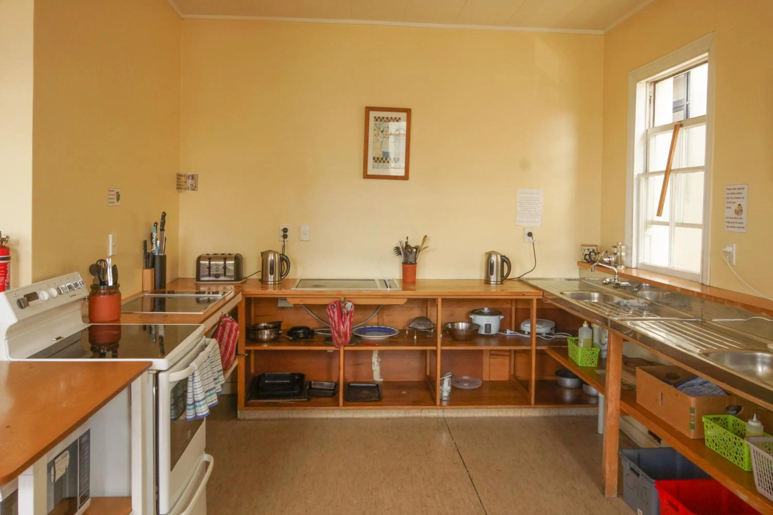 Communal kitchen in Empire Hotel Backpackers