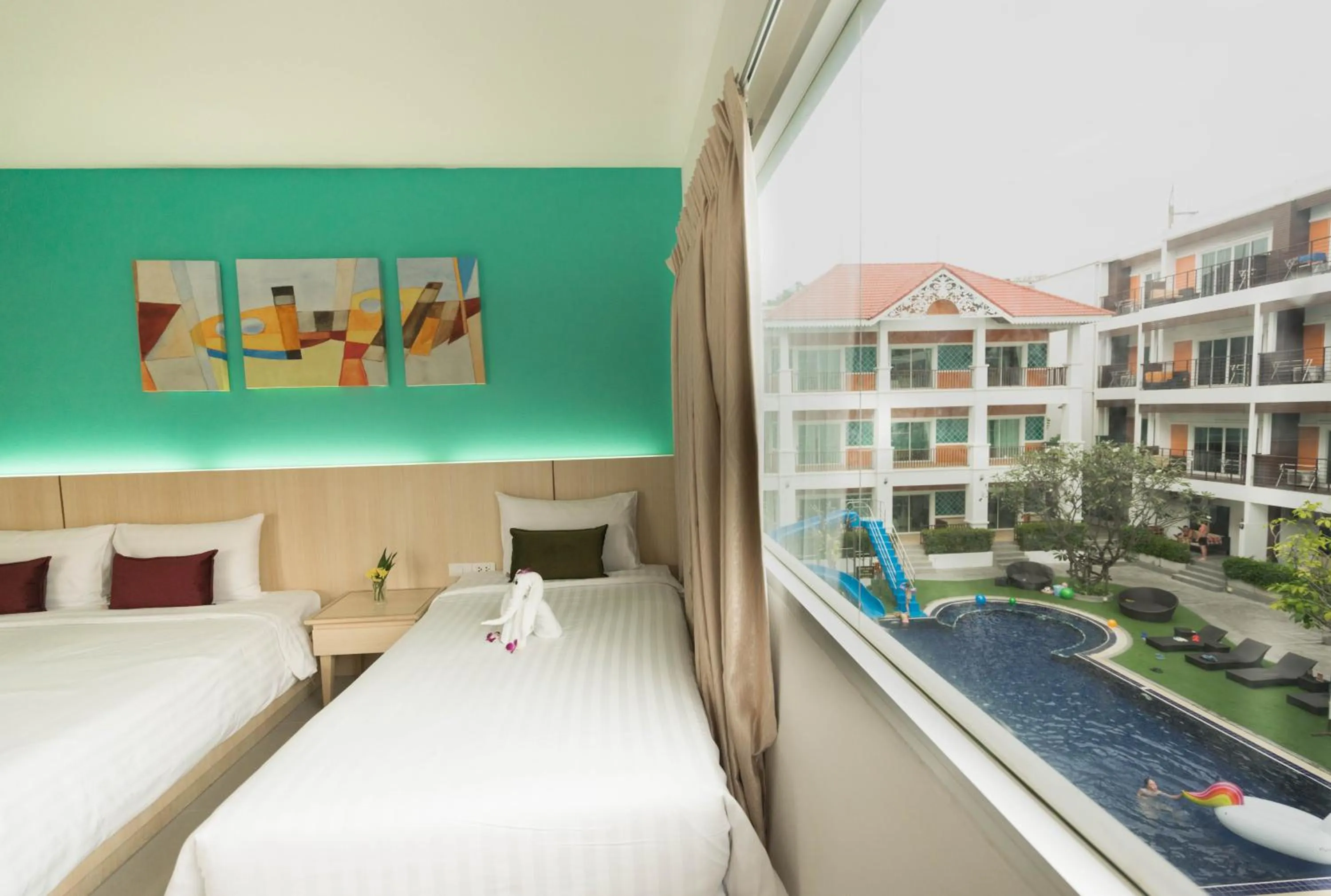 Bedroom, Bed in FX Hotel Pattaya