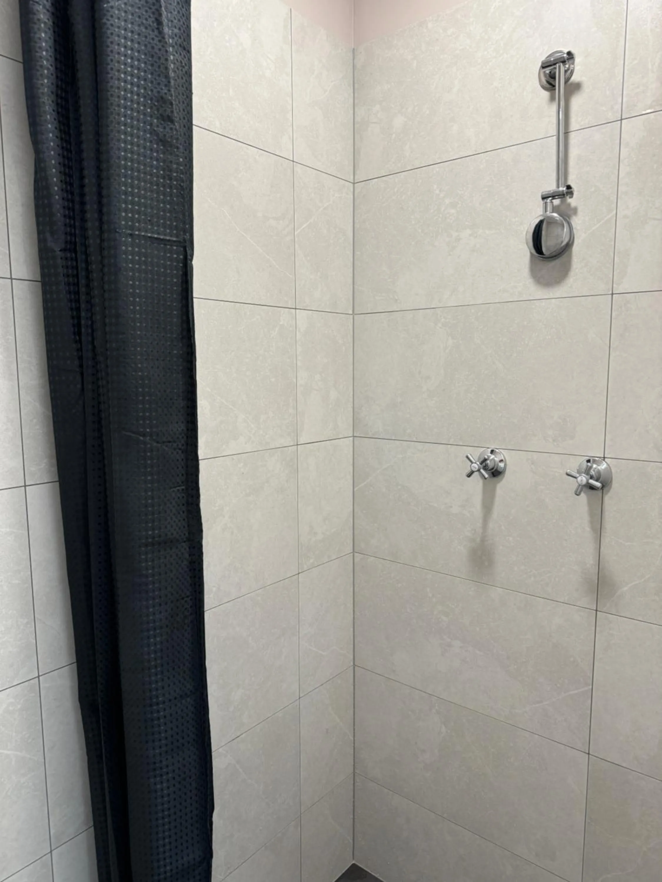 Shower in Ulladulla Harbour Motel