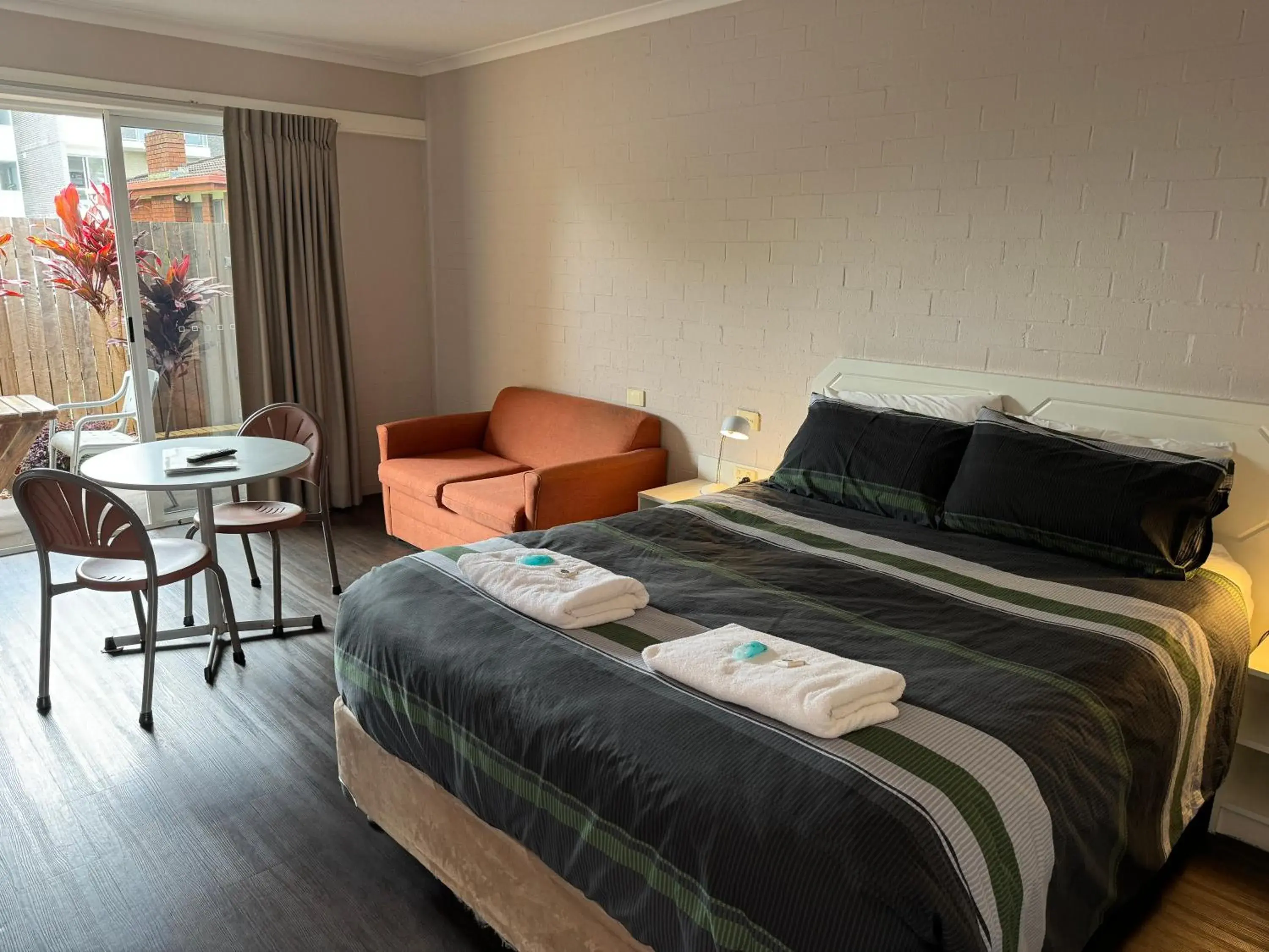 Queen Room - Downstairs in Ulladulla Harbour Motel Queen Room - Downstairs in Ulladulla Harbour Motel