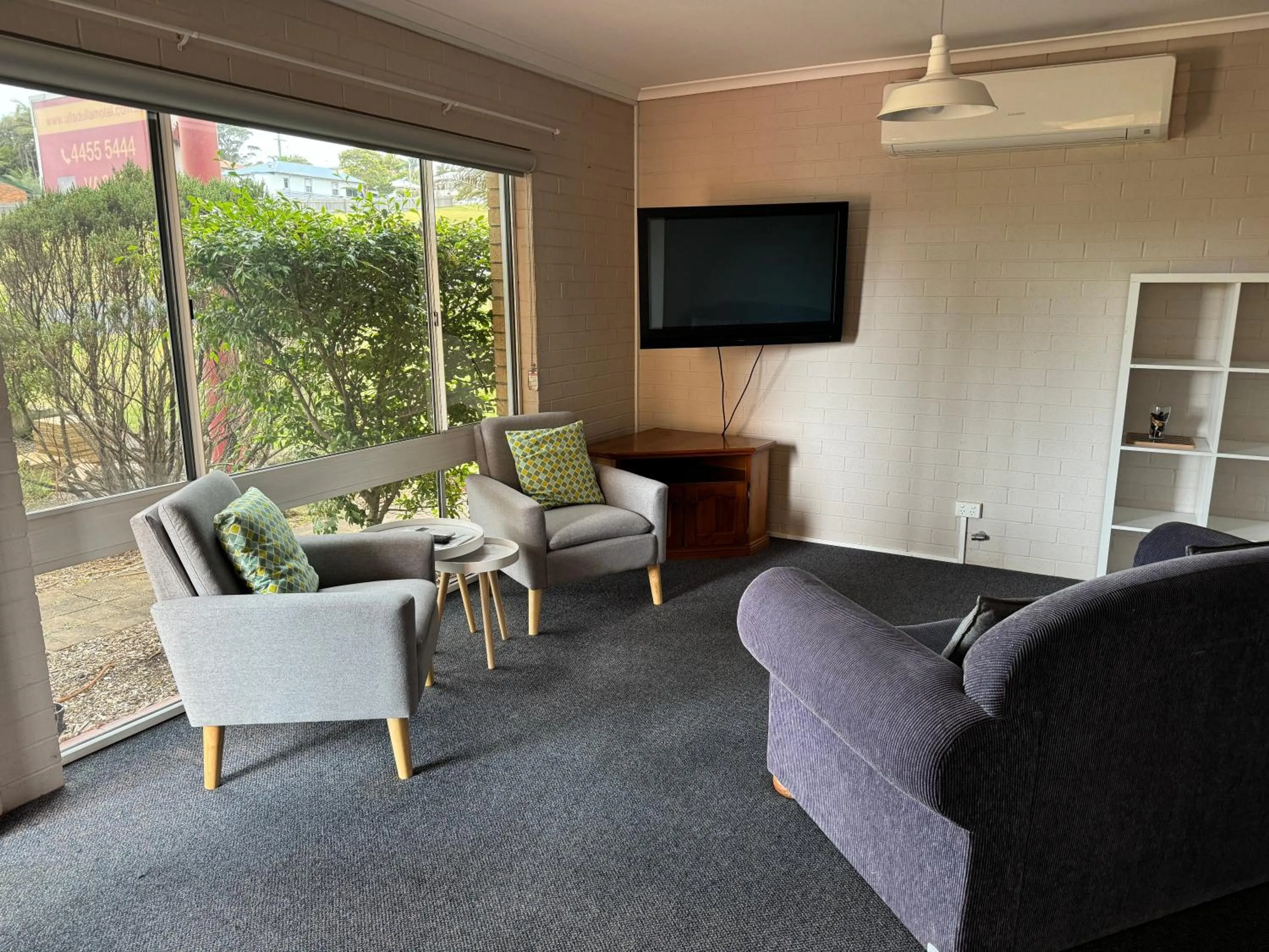 Living room in Ulladulla Harbour Motel