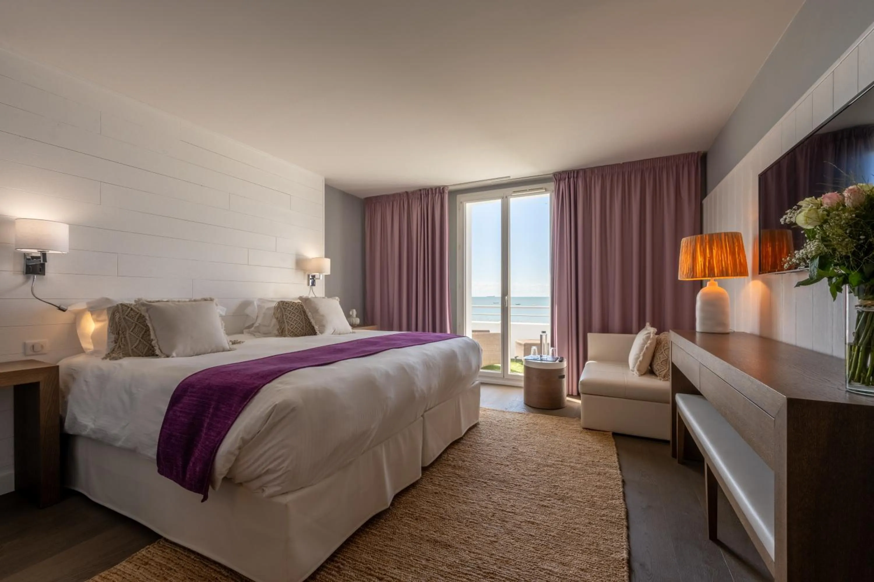 Photo of the whole room, Bed in Hôtel Atalante - Relais Thalasso & Spa