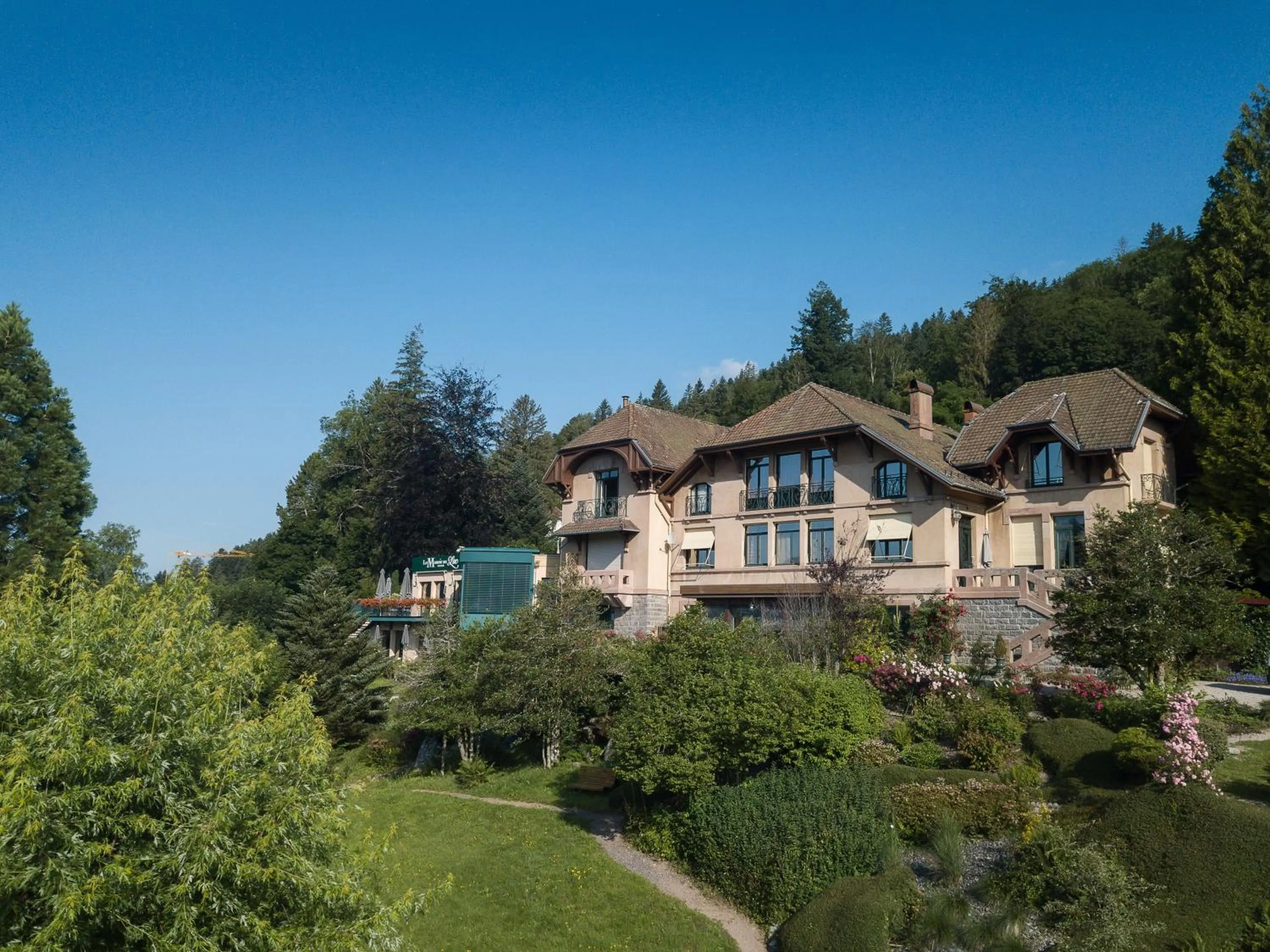 Property building in Le Manoir Au Lac