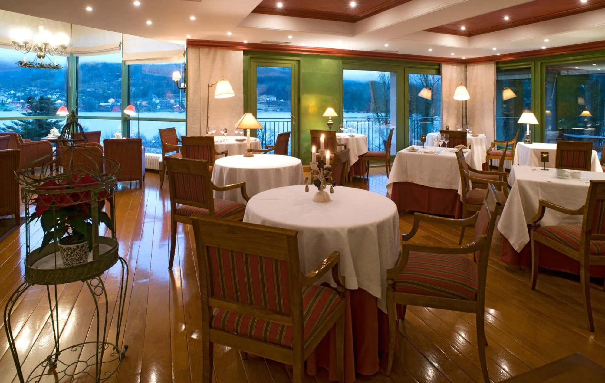 Restaurant/places to eat in Le Manoir Au Lac