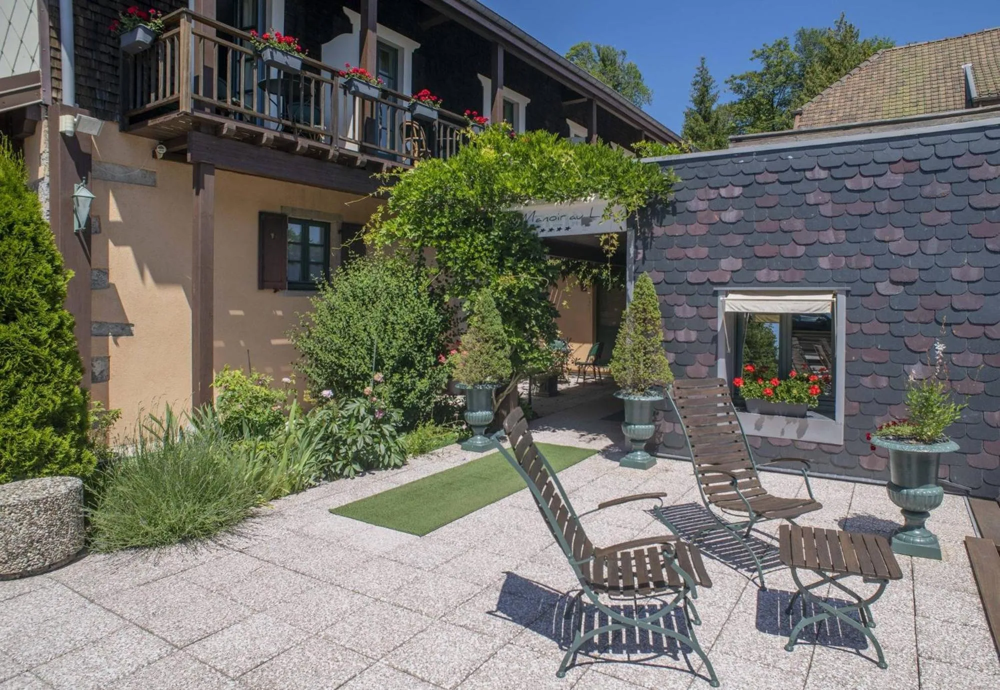 Property building in Le Manoir Au Lac