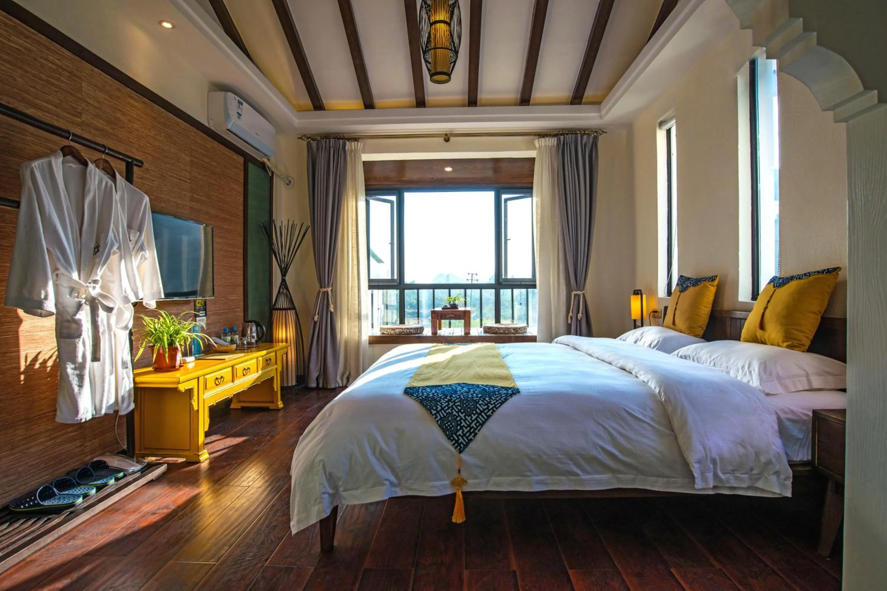 Photo of the whole room, Bed in Secret Courtyard Resort Hotel