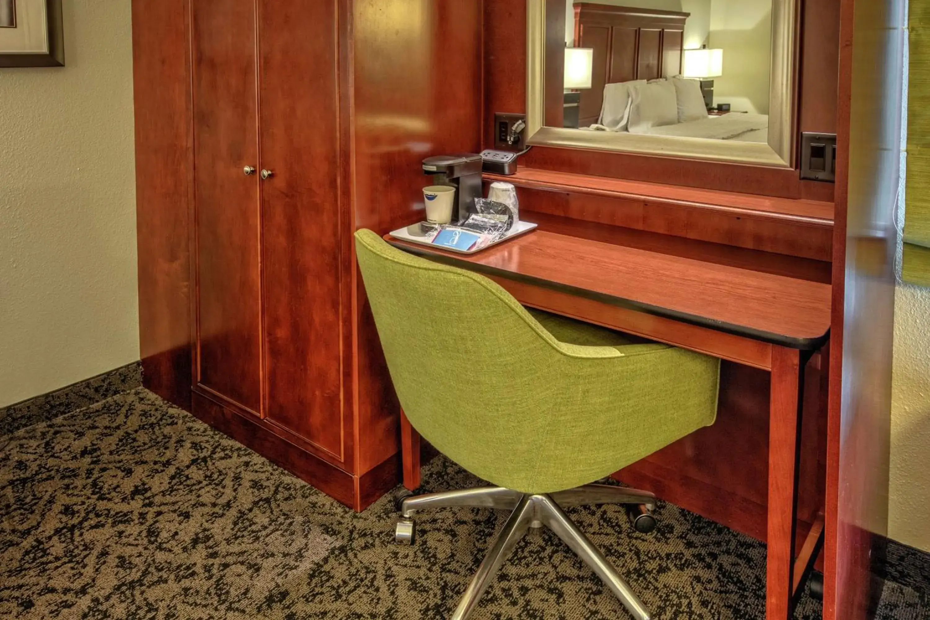 Superior King Room - Non-Smoking in Hampton Inn Charlotte/Matthews Superior King Room - Non-Smoking in Hampton Inn Charlotte/Matthews