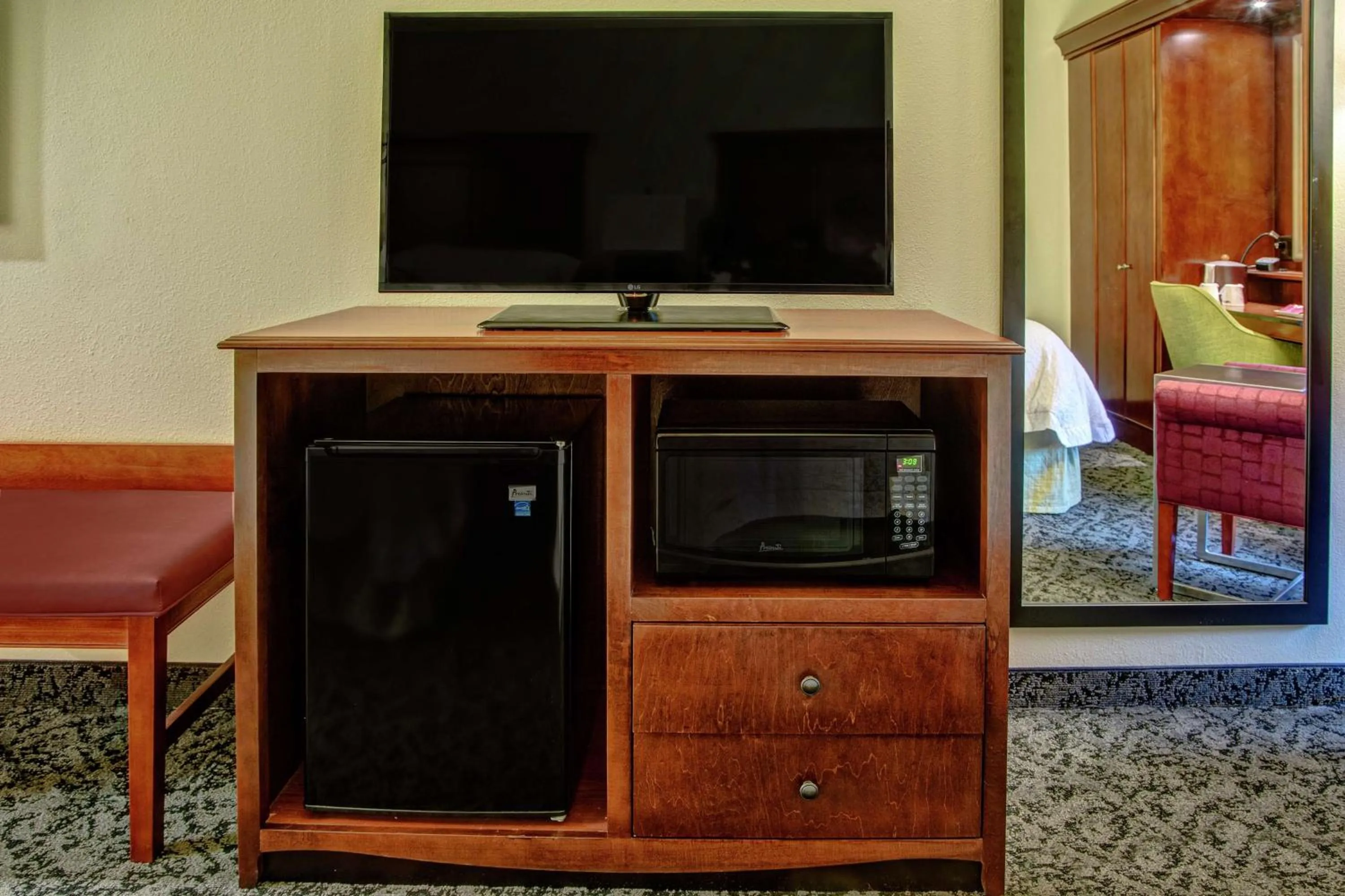 Photo of the whole room in Hampton Inn Charlotte/Matthews