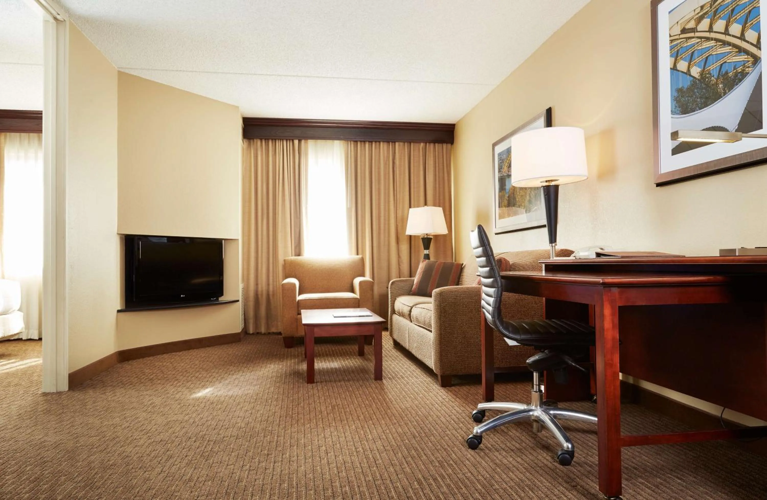 Bedroom in DoubleTree Suites by Hilton Hotel Cincinnati - Blue Ash