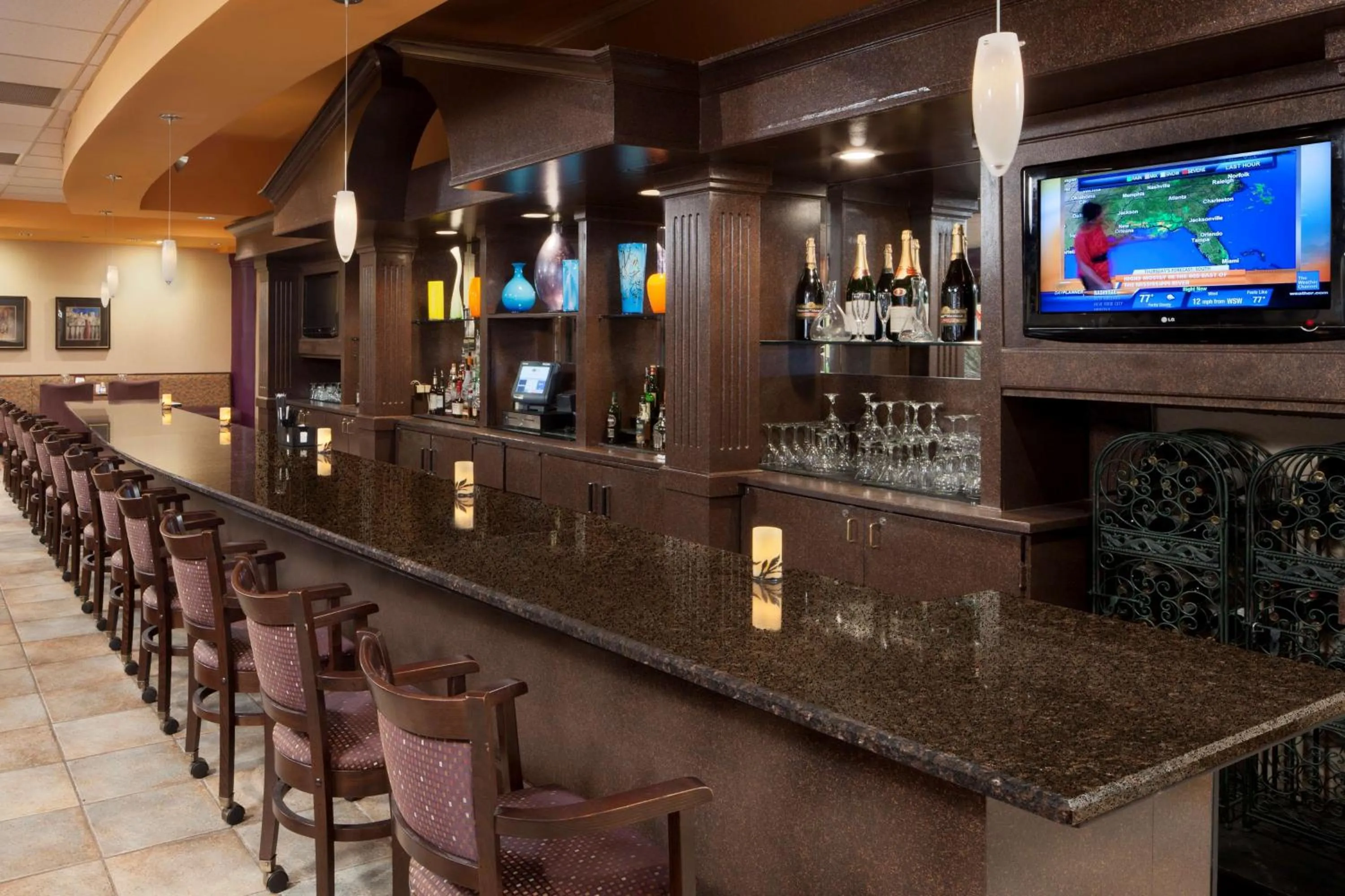 Restaurant/places to eat in DoubleTree Suites by Hilton Hotel Cincinnati - Blue Ash