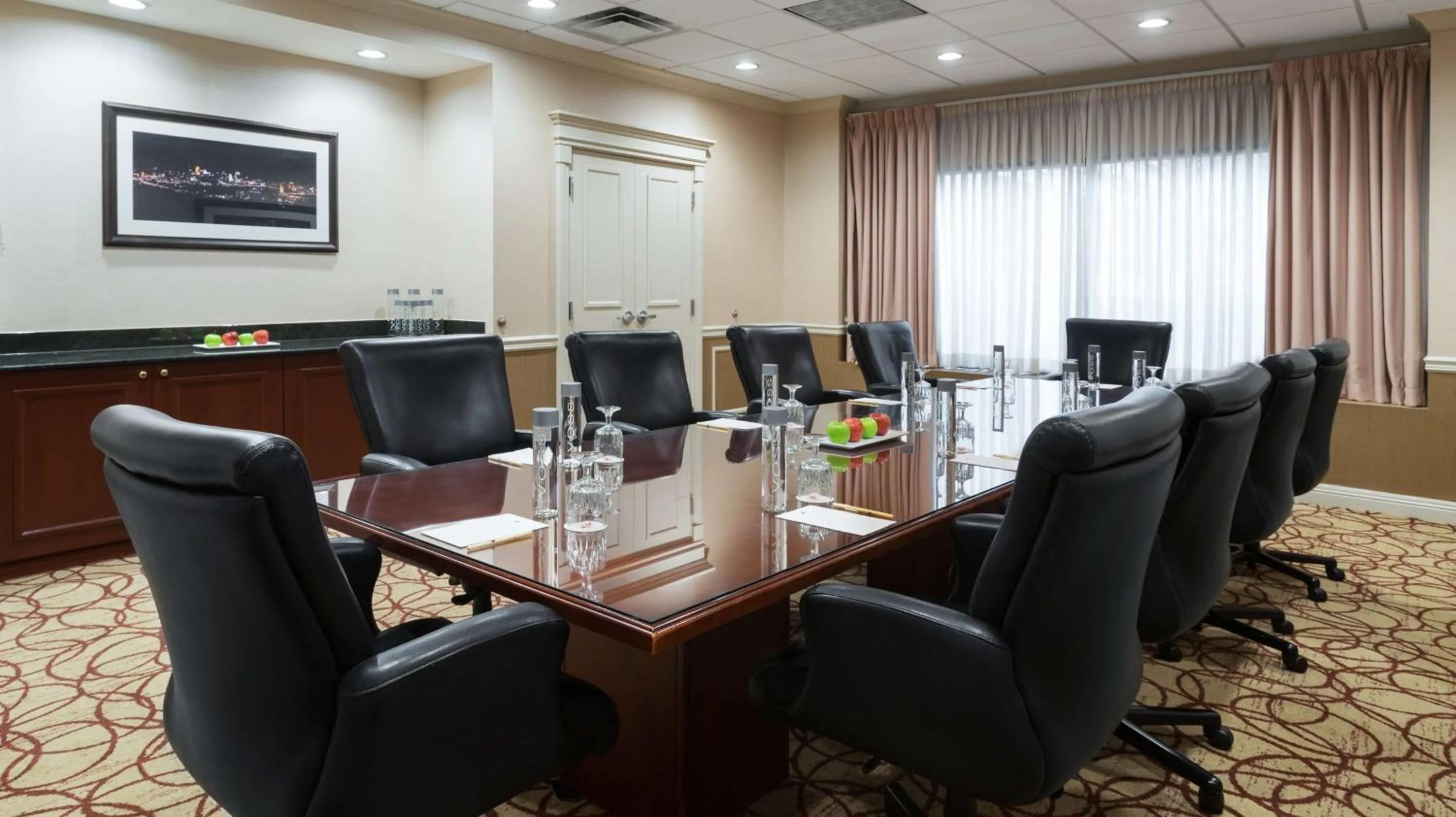 Business facilities in DoubleTree Suites by Hilton Hotel Cincinnati - Blue Ash