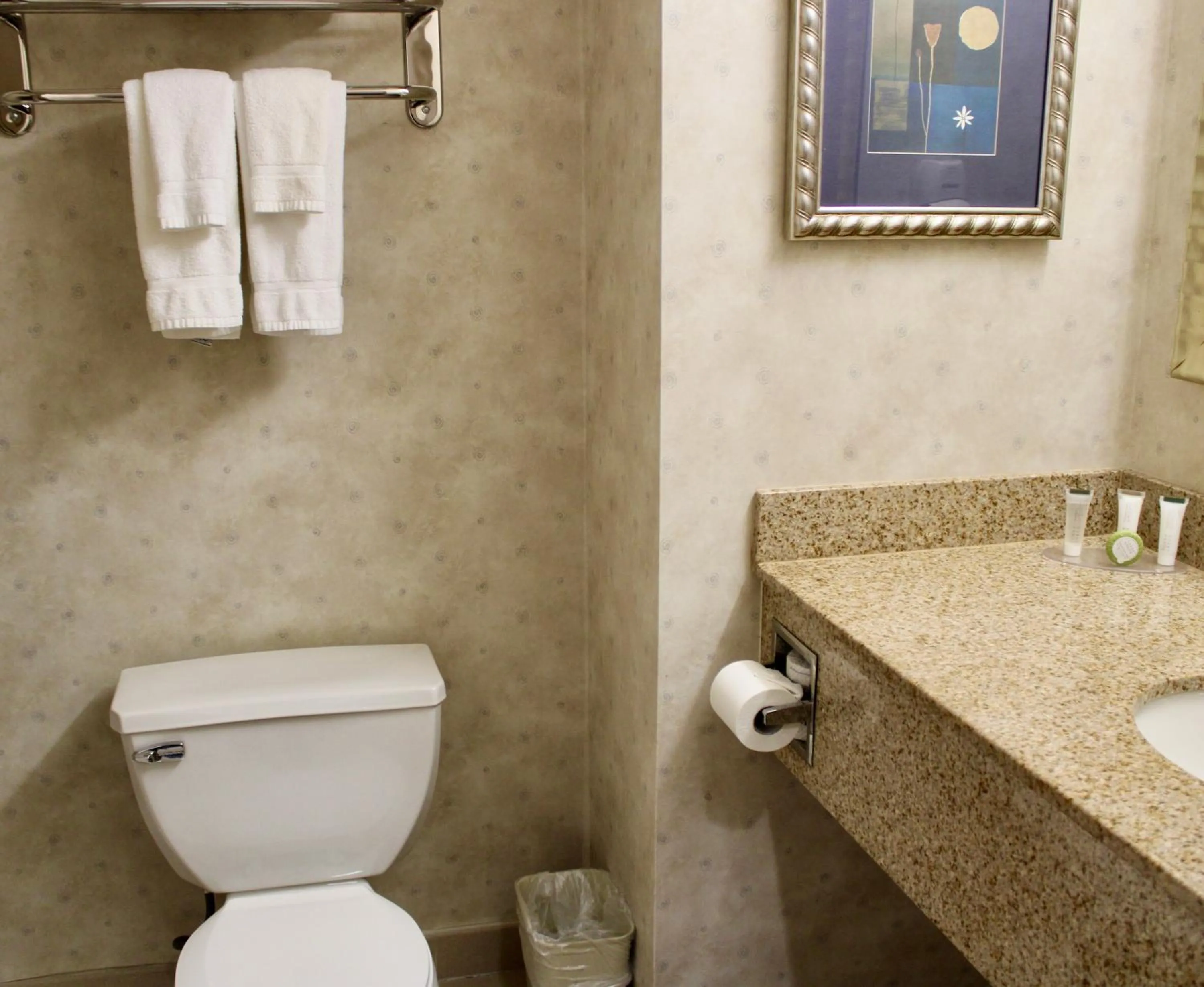 Bathroom in Marco LaGuardia Hotel & Suites