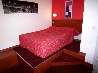 Photo of the whole room, Bed in Hôtel Du Stade