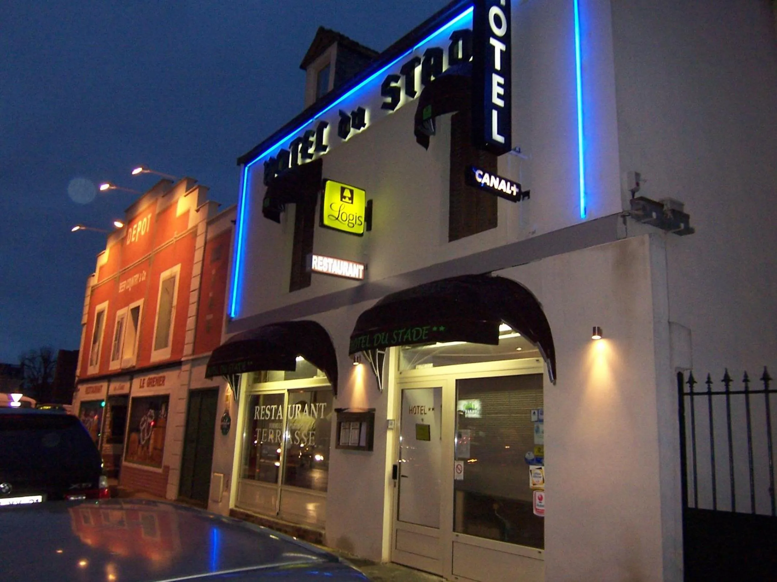 Facade/entrance in Hôtel Du Stade