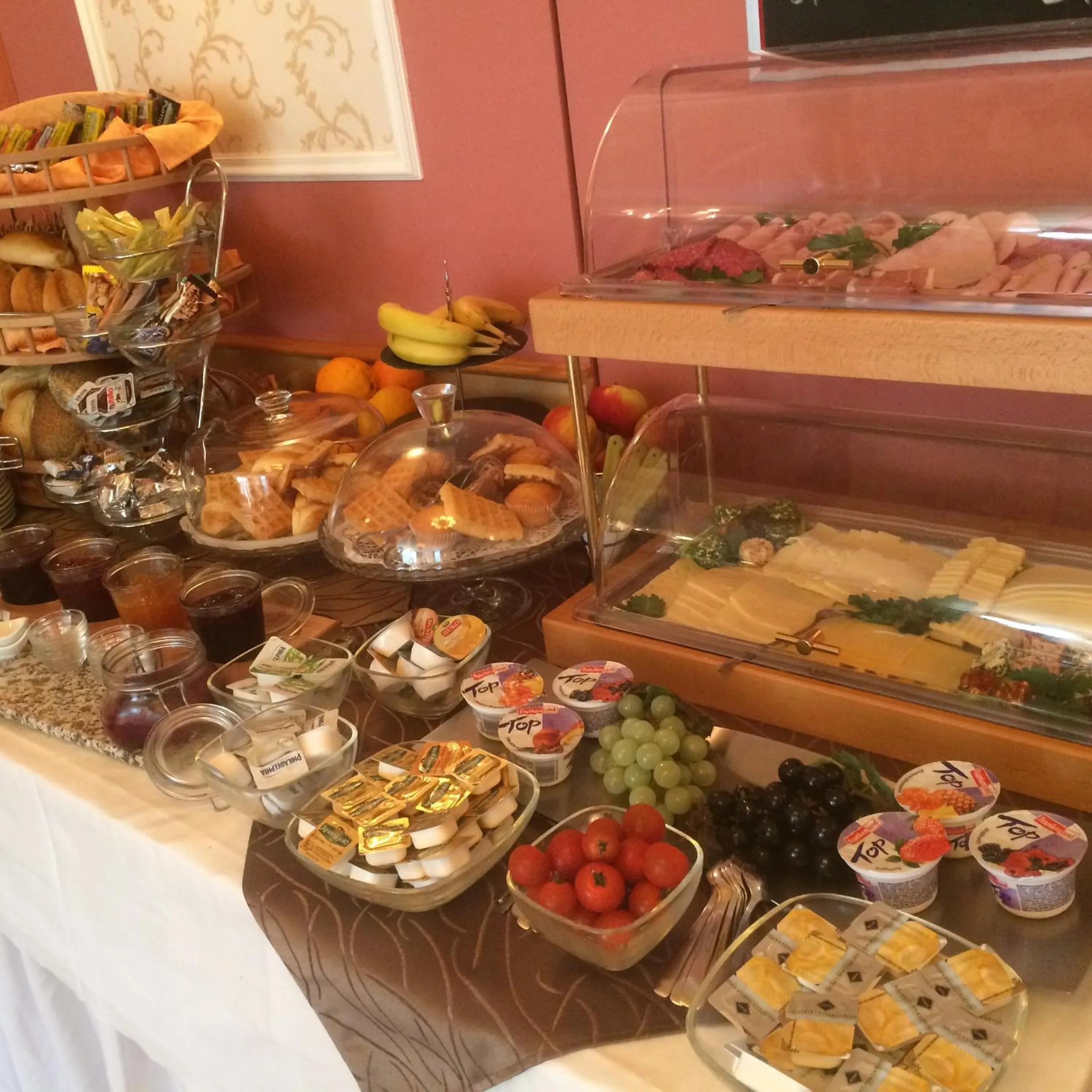 Buffet breakfast in Hotel Abalone