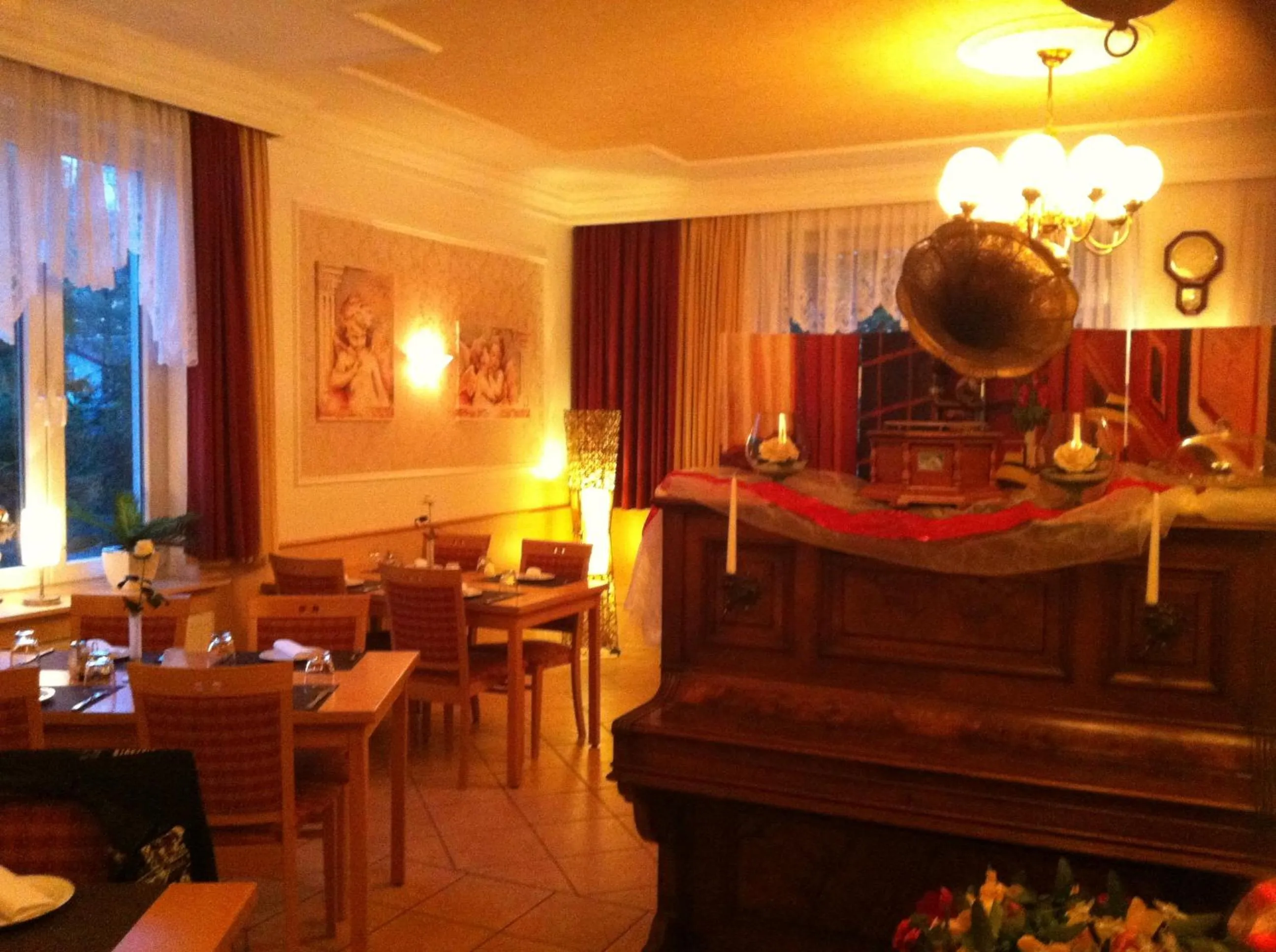 Restaurant/places to eat in Hotel Abalone