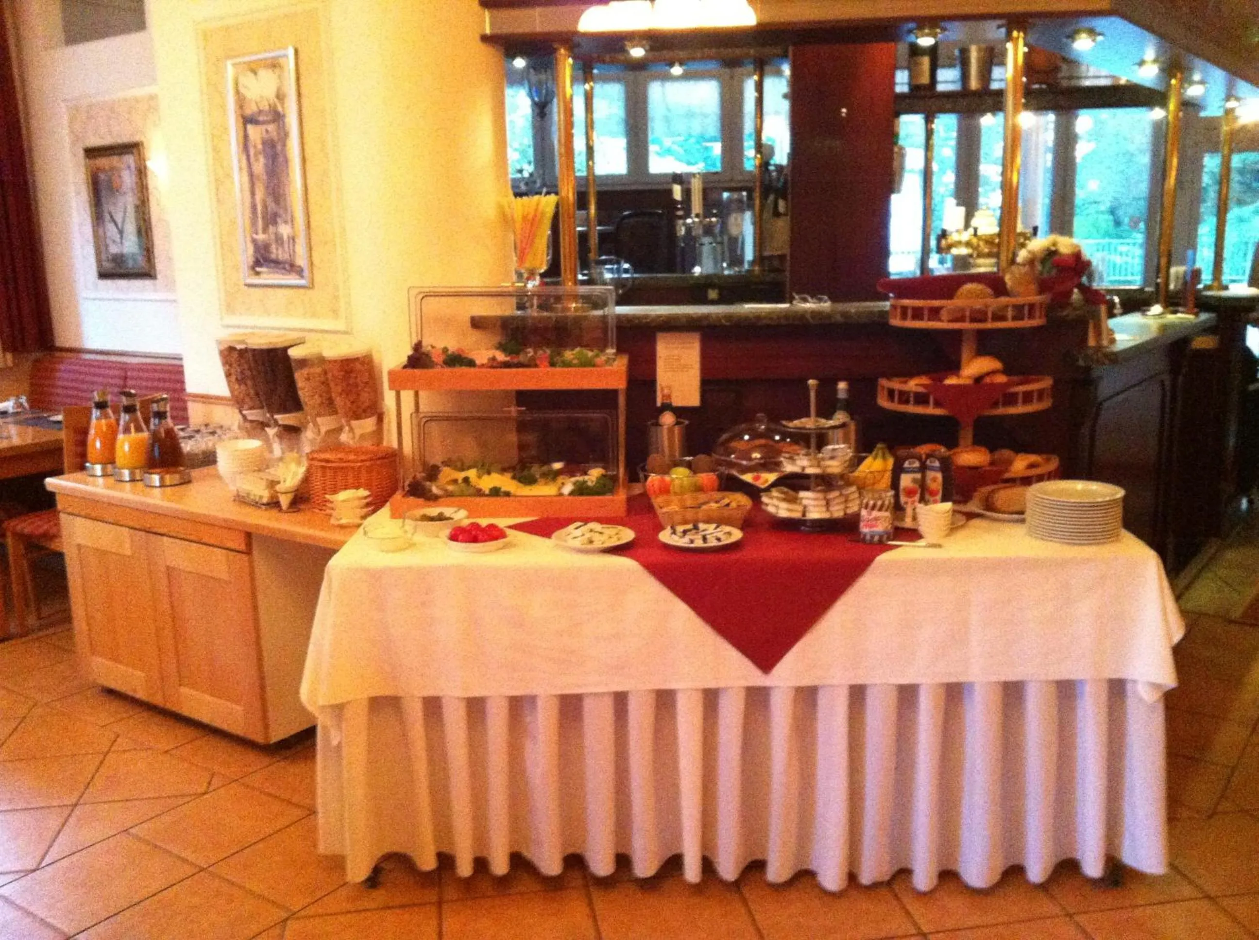 Restaurant/places to eat in Hotel Abalone