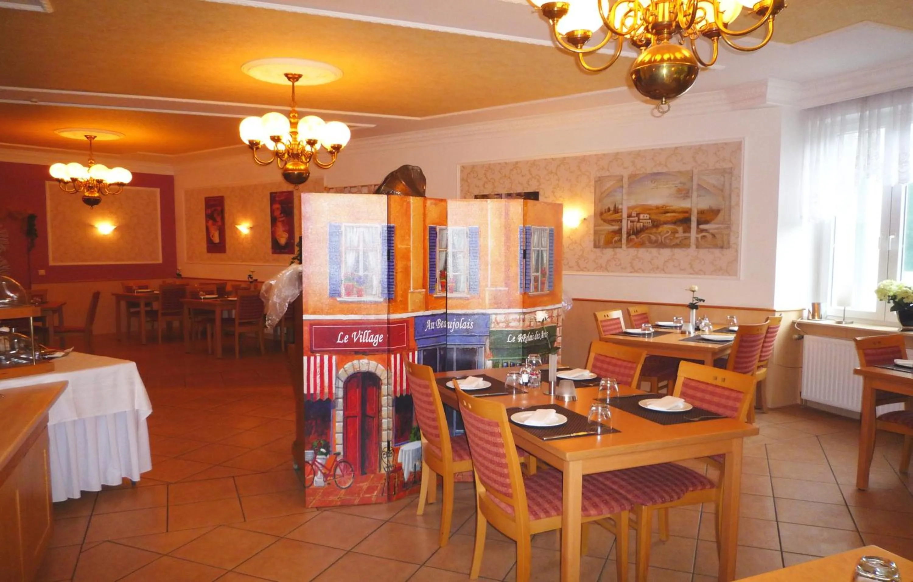 Restaurant/places to eat in Hotel Abalone