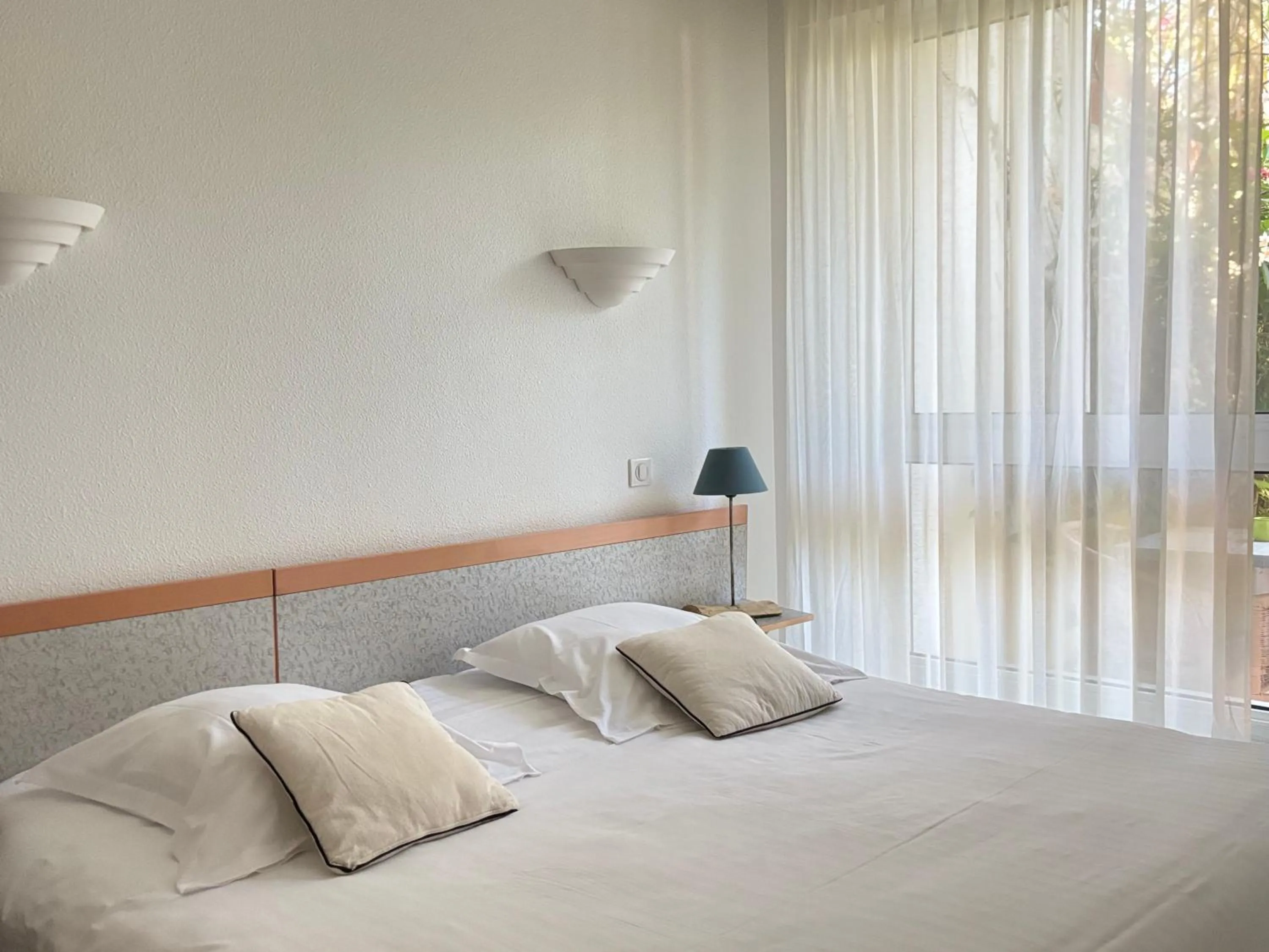 Bedroom, Bed in Hôtel Orange Marine