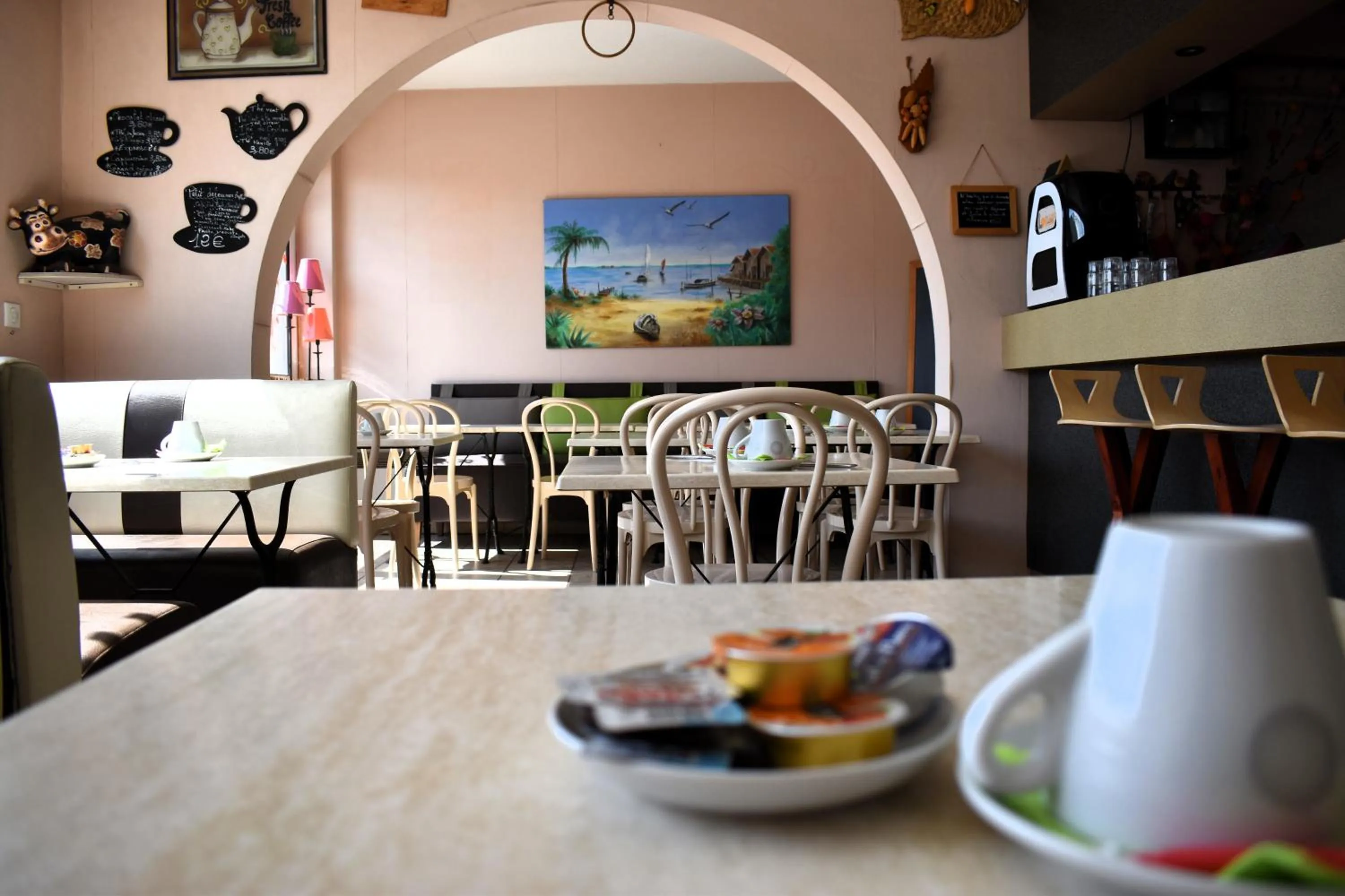 Food and drinks in Hôtel Orange Marine