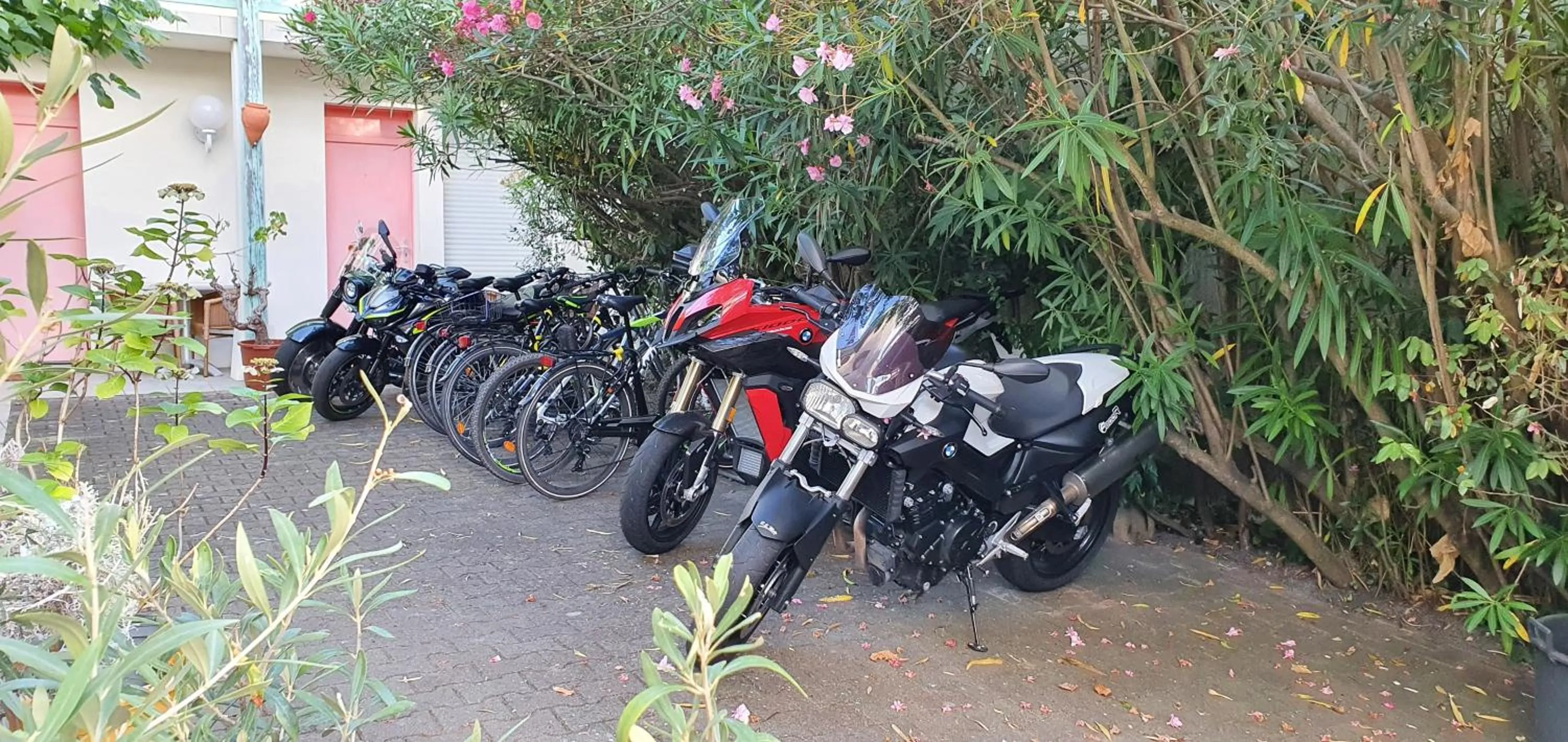 Patio in Hôtel Orange Marine