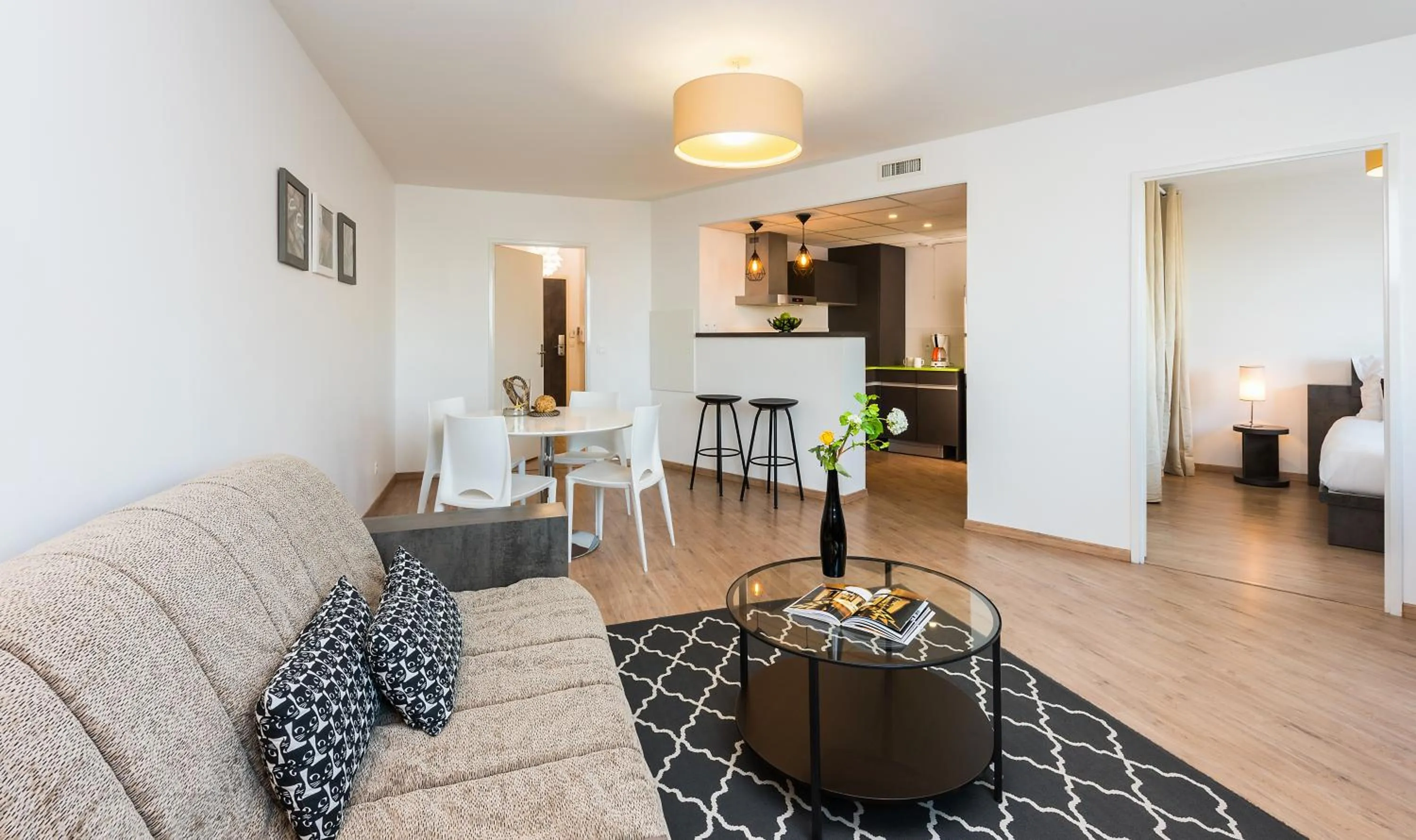 Photo of the whole room in Ténéo Apparthotel Talence - Arthena