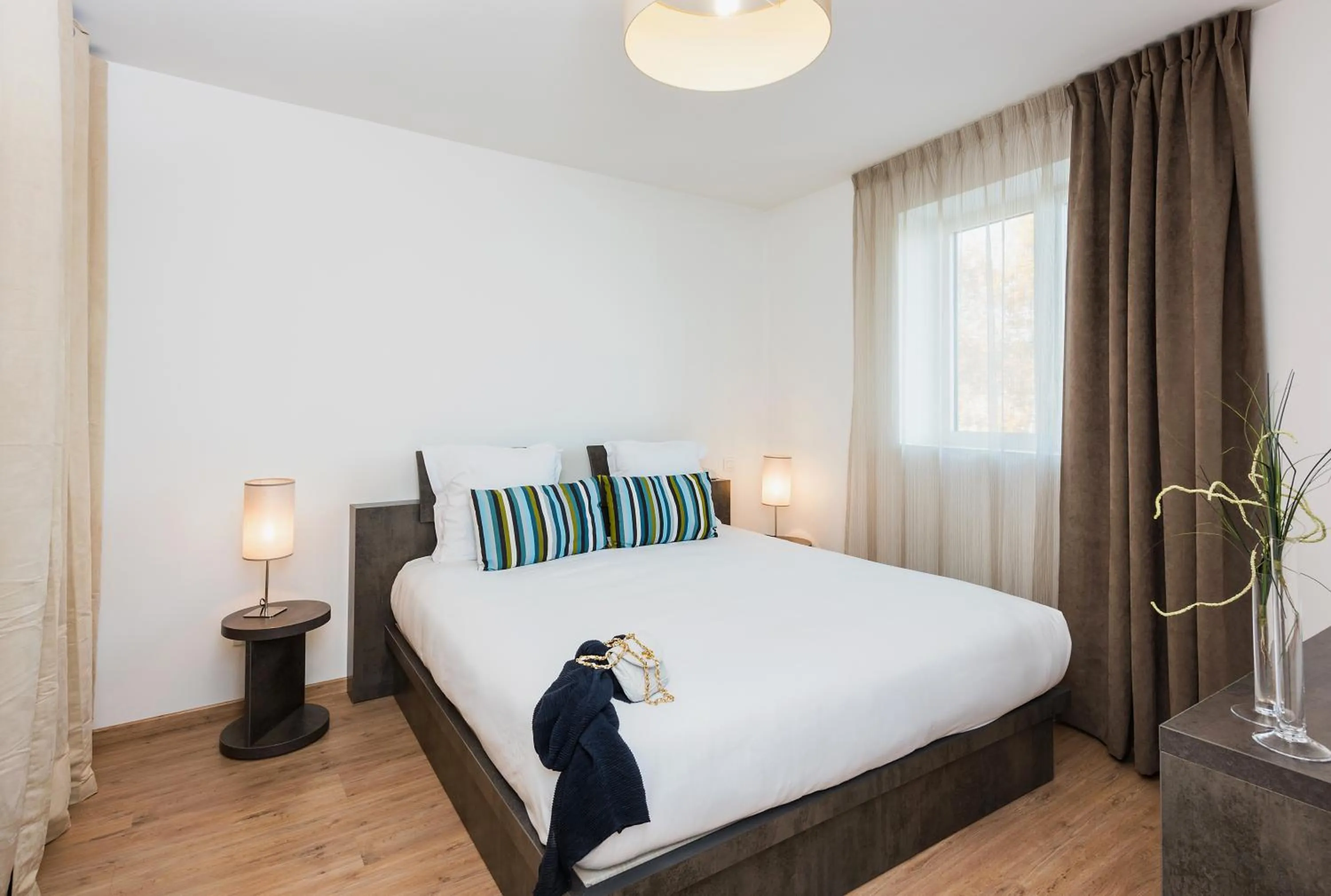 Bedroom, Bed in Ténéo Apparthotel Talence - Arthena