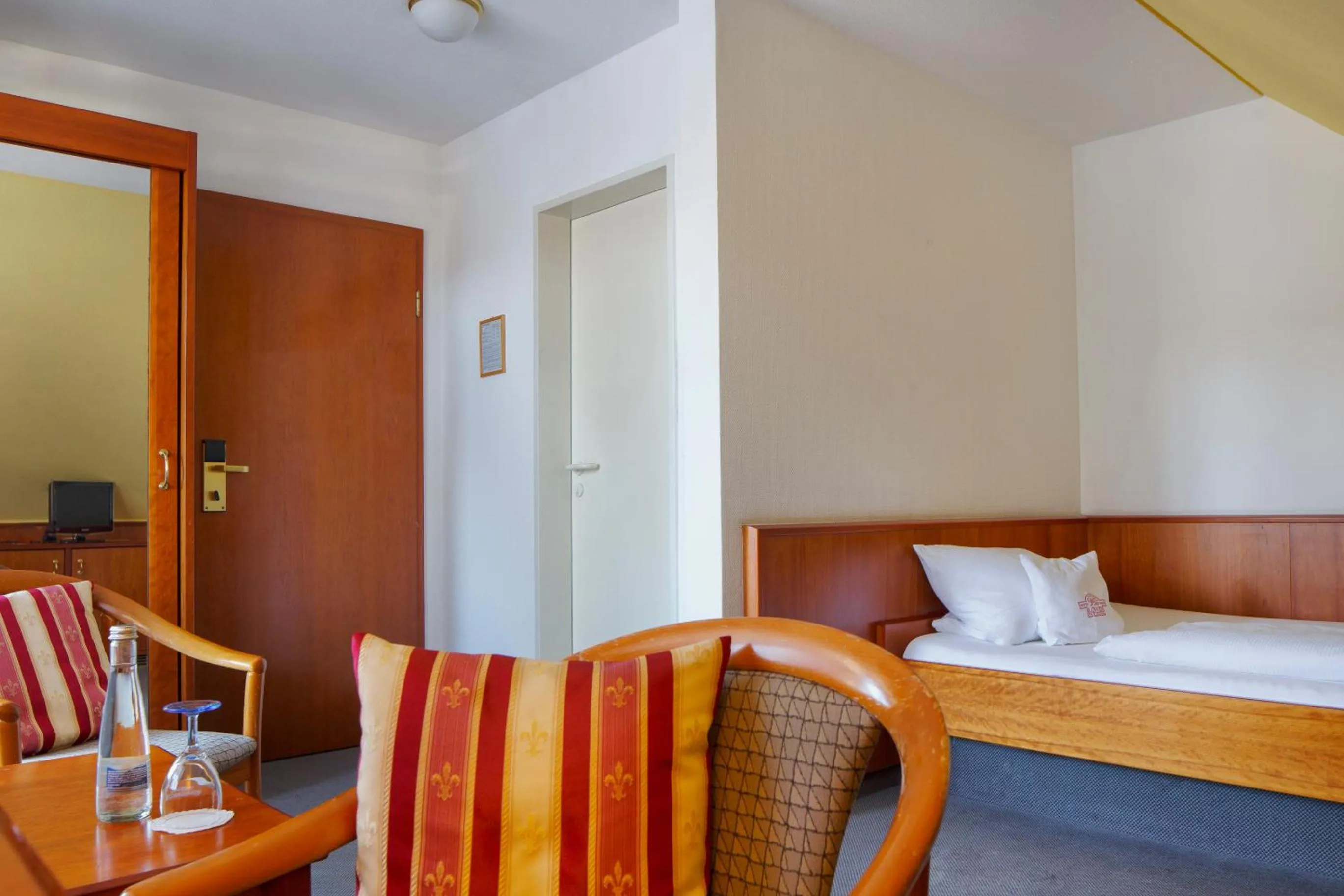 Photo of the whole room, Bed in Hotel Schwärs Löwen Freiburg