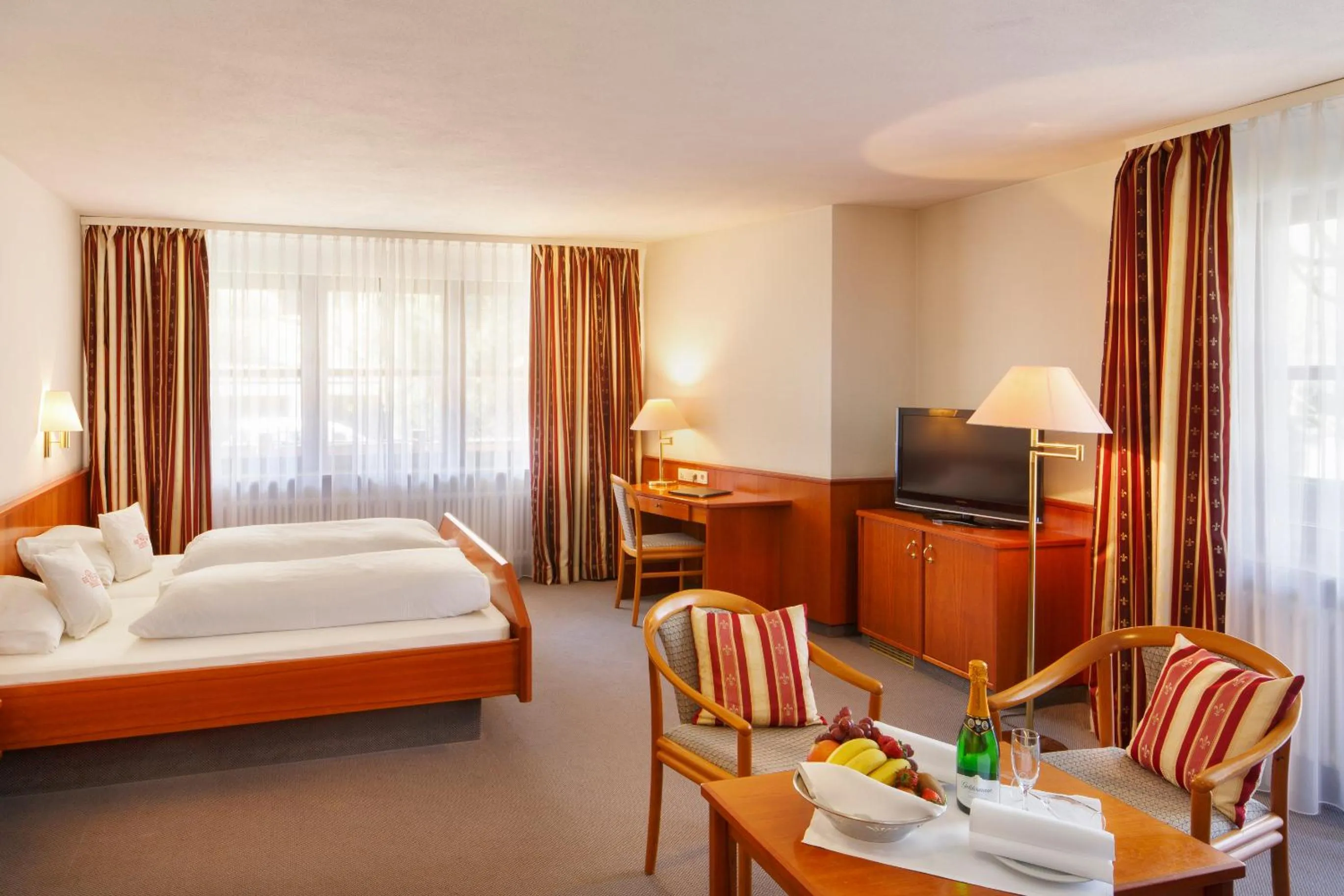 Photo of the whole room, Bed in Hotel Schwärs Löwen Freiburg