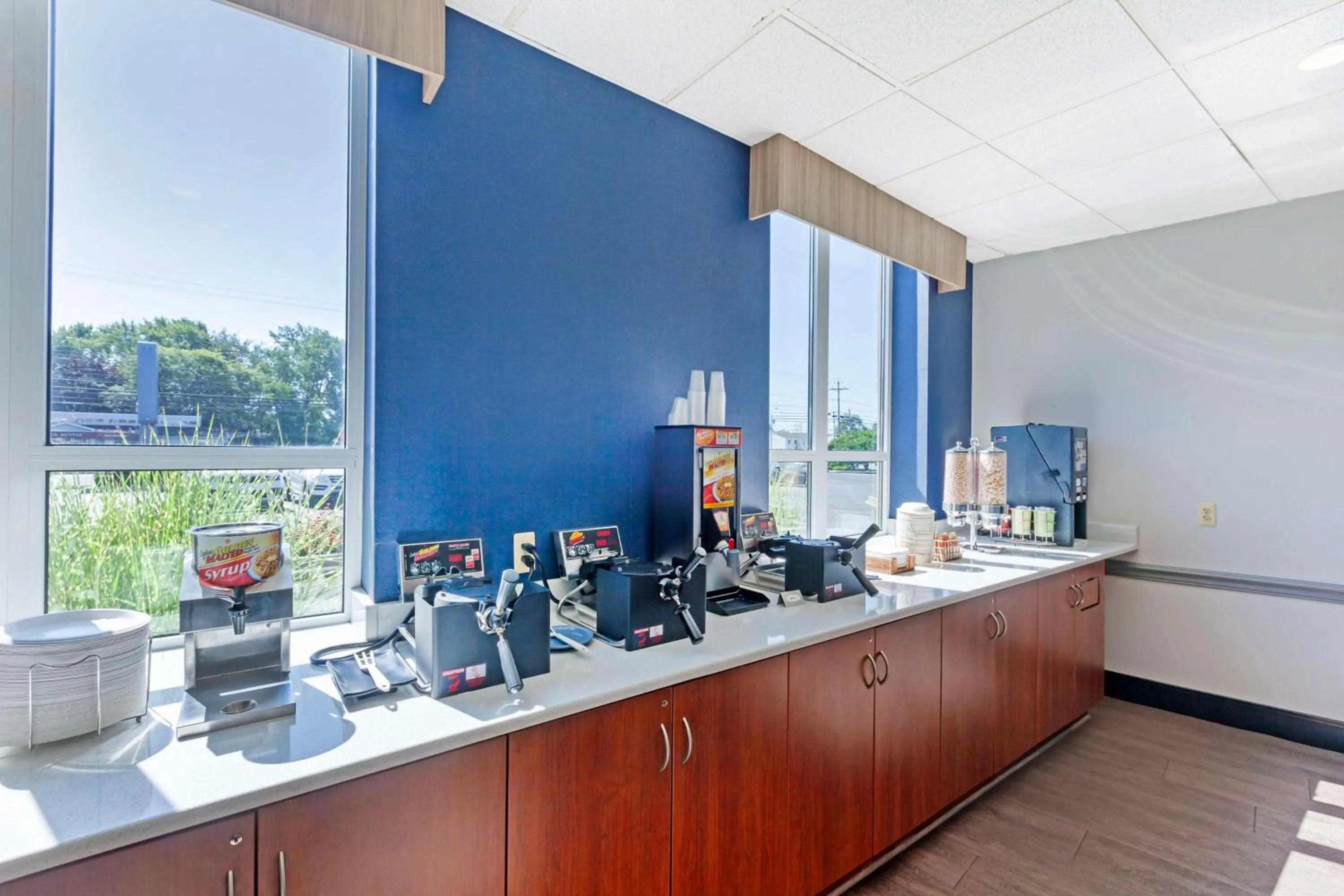 Breakfast in Best Western Summit Inn