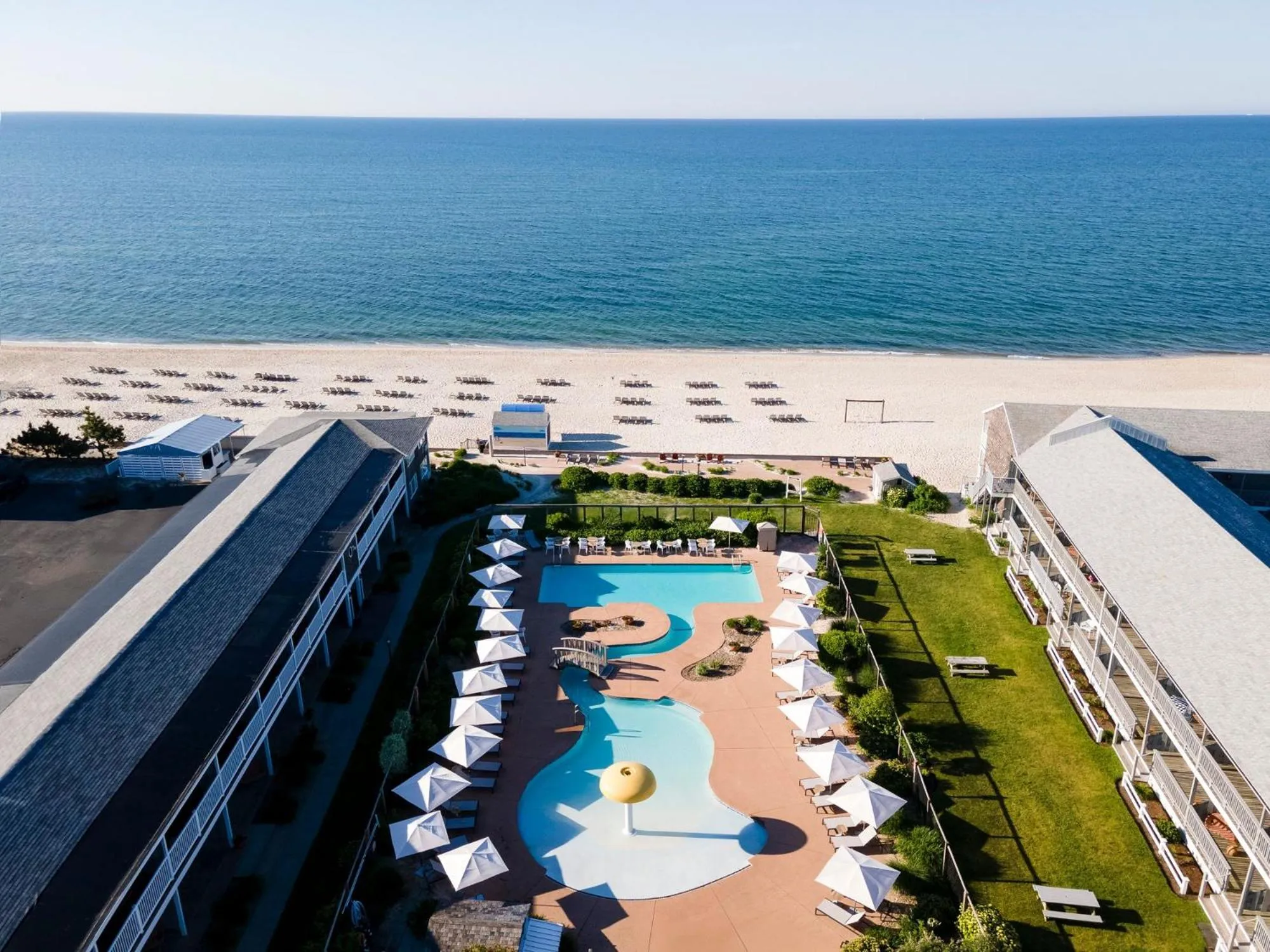 Swimming pool in Riviera Beach Resort