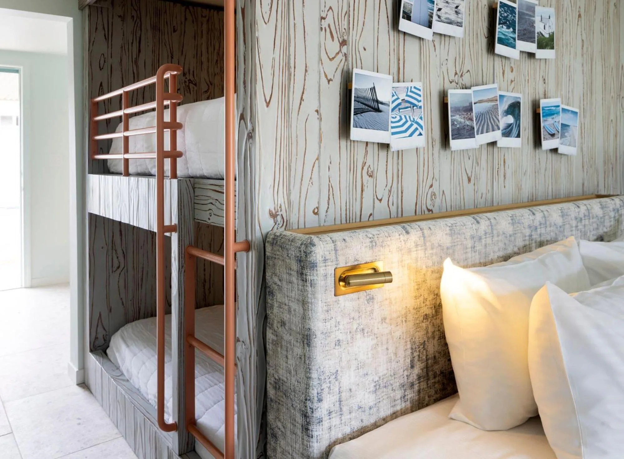 Bedroom, Bed in Riviera Beach Resort