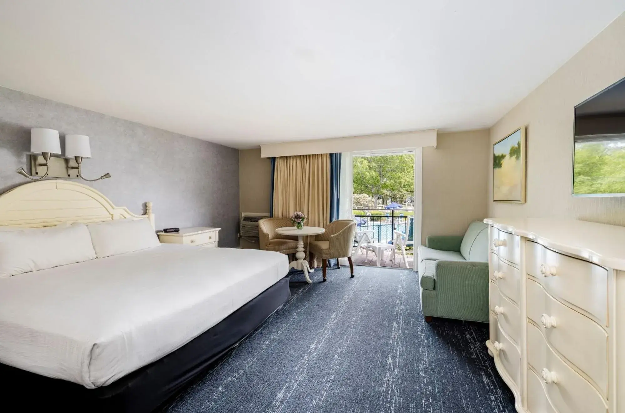 Standard One Queen in Blue Rock Resort Standard One Queen in Blue Rock Resort