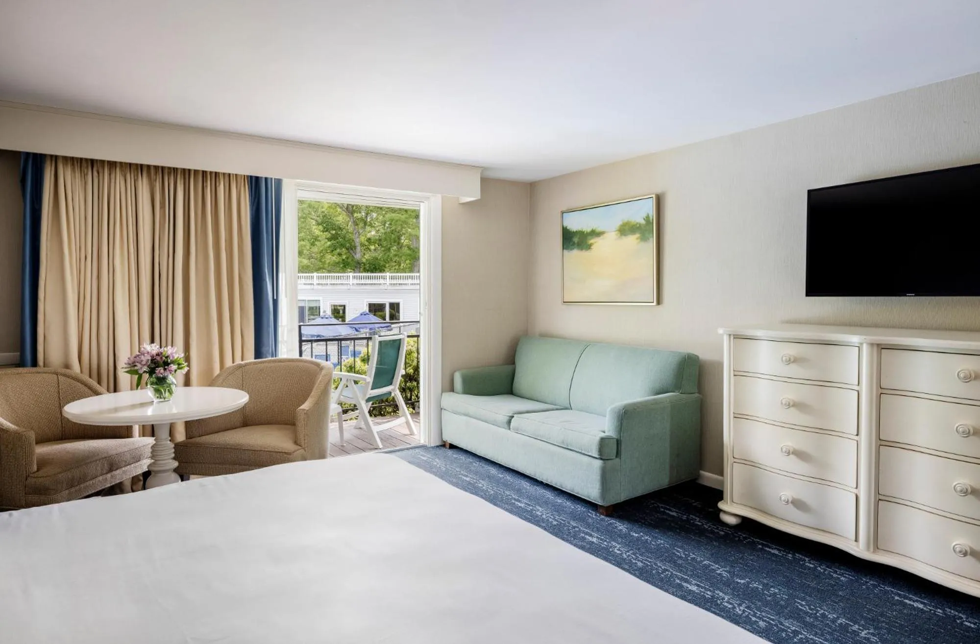 Bedroom, Bed in Blue Rock Resort