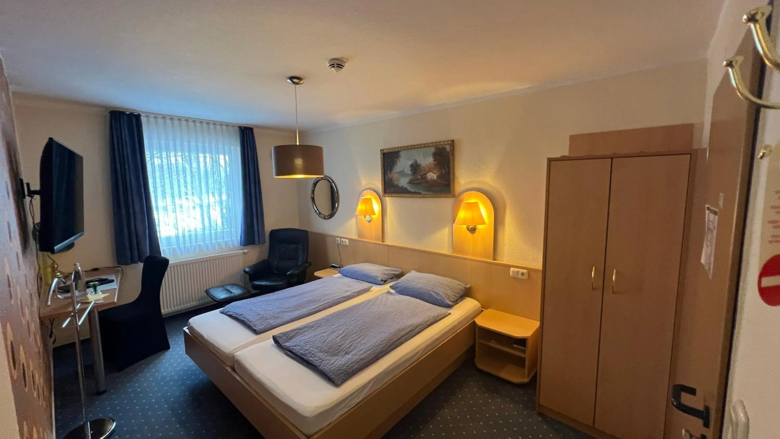 Bed in Zeitwohnen Wolfsburg, ehemals Hotel am Klieversberg ein Unternehmen der Micha'S Hotelbetriebe